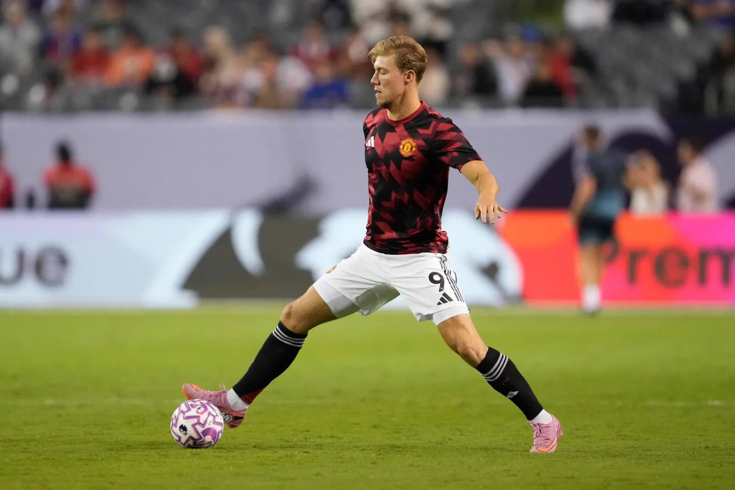 راسموس هويلوند مهاجم مانشستر يونايتد (أ.ف.ب) 