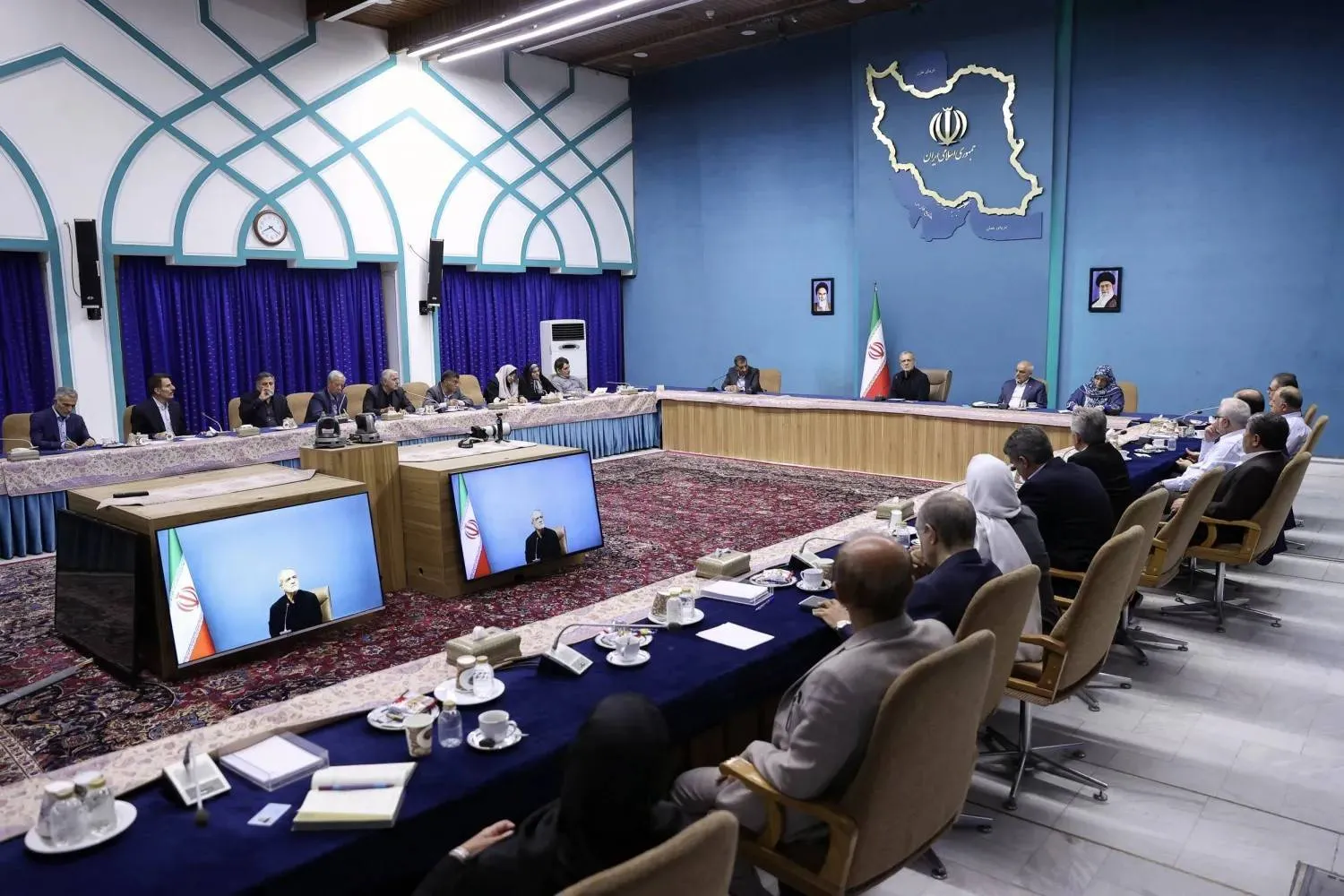 Iranian President Massoud Pezeshkian holds a meeting with members of Iran's Reform Front on July 22 (Iranian Presidency) 