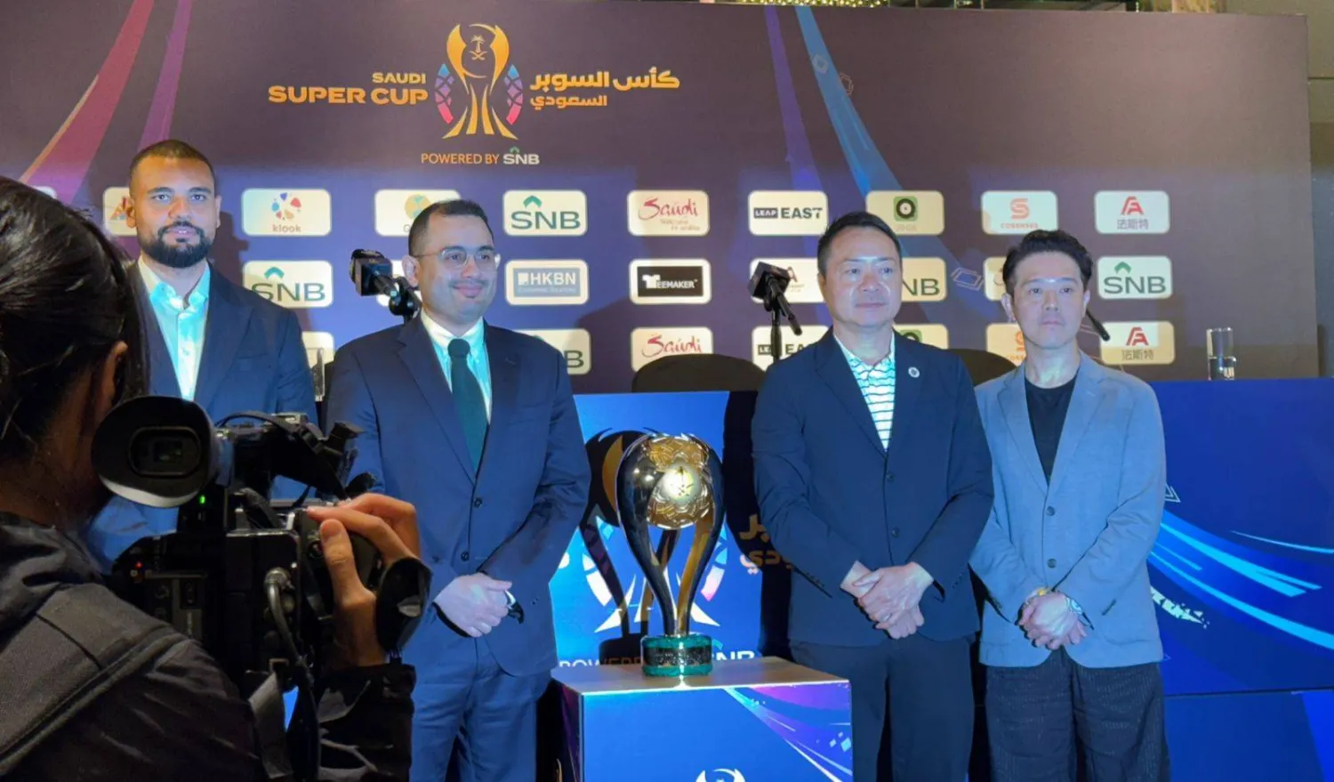 جانب من المؤتمر الصحافي الذي أُقيم قبل بداية السوبر (الشرق الأوسط)