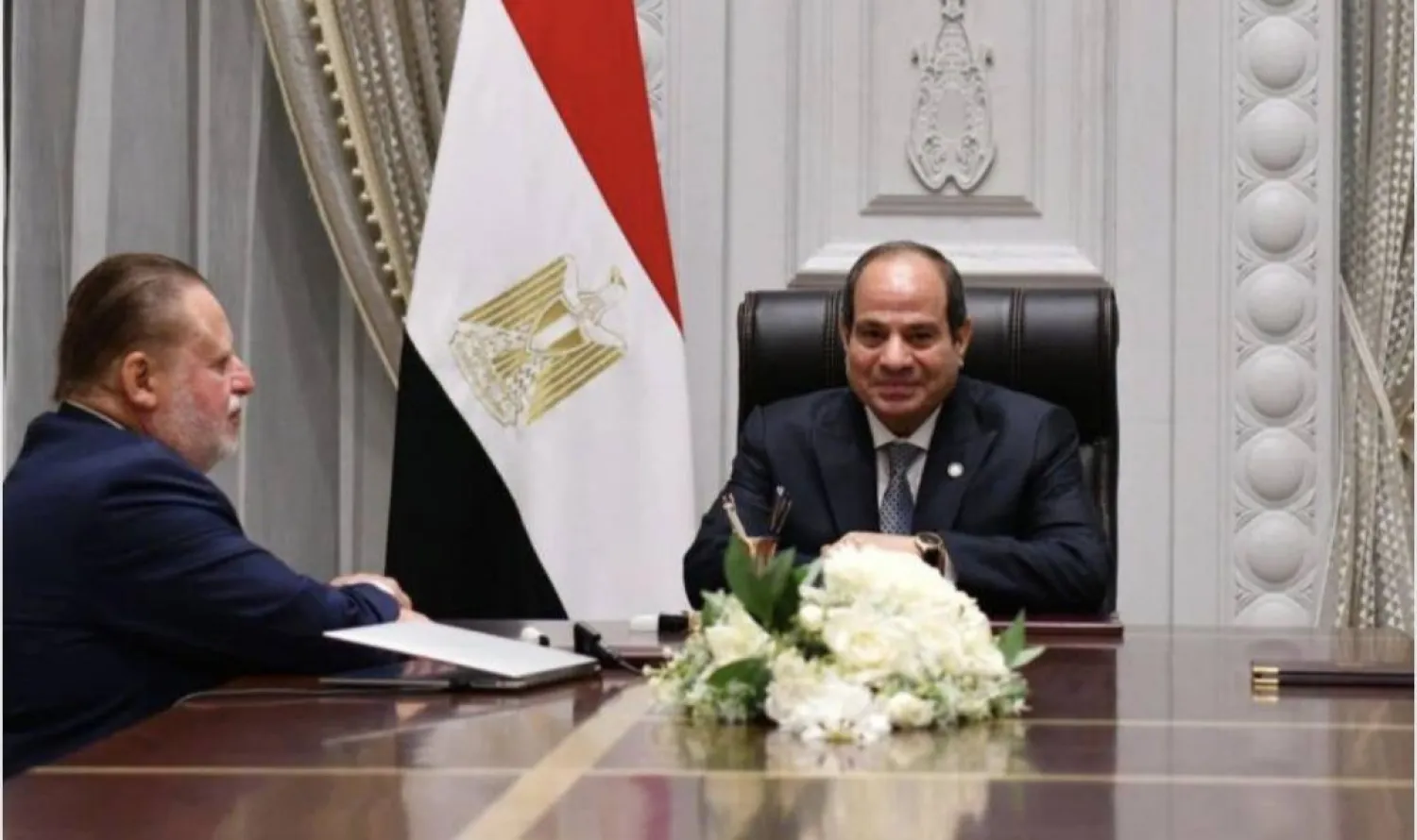 السيسي خلال لقائه محافظ البنك المركزي حسن عبد الله (إكس)