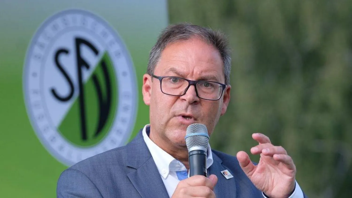 هيرمان فينكلر رئيس اتحاد شمال شرقي ألمانيا لكرة القدم (رويترز)