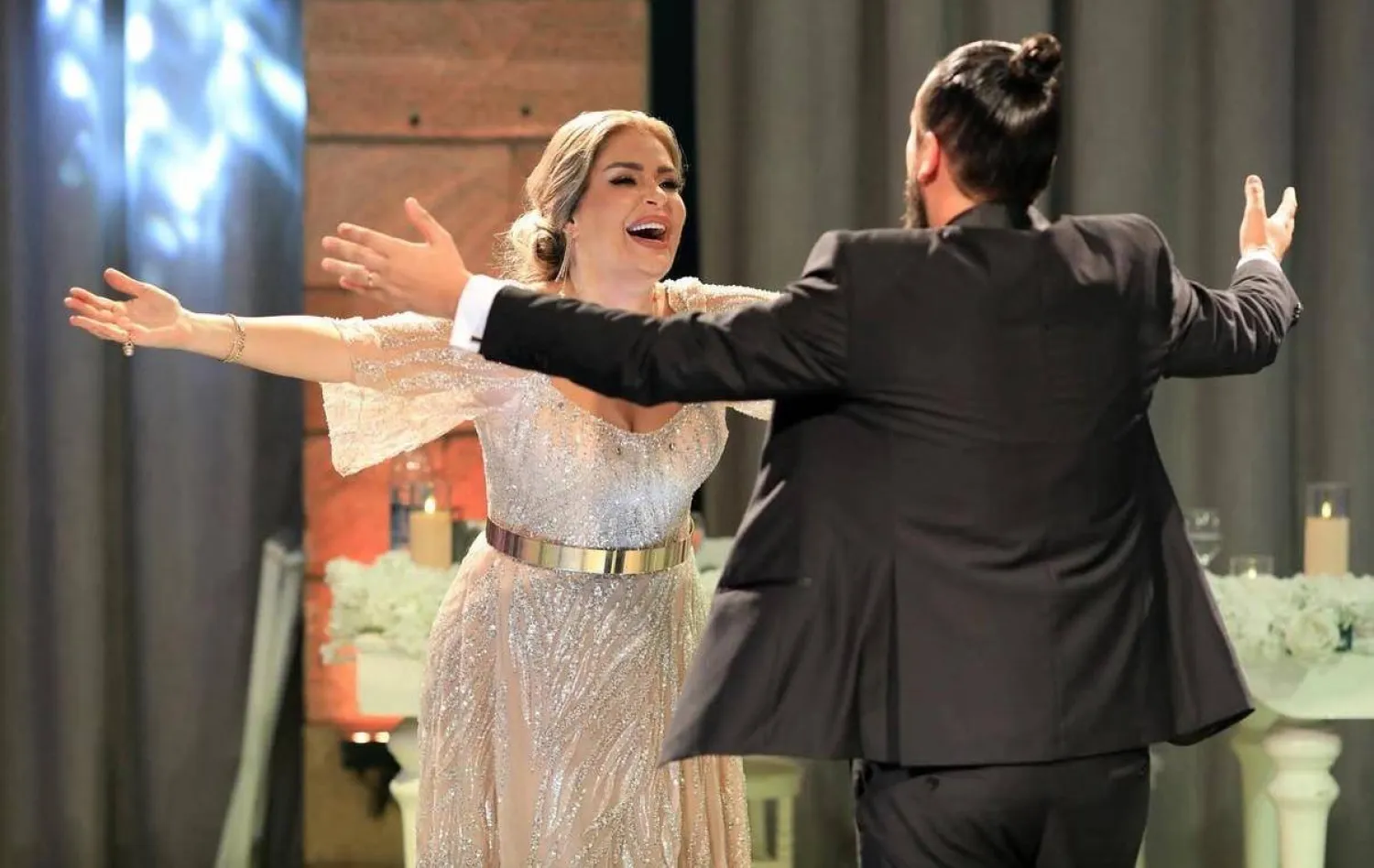 تصدّرت وسائل التواصل الاجتماعي لمبالغتها في التعبير عن فرحتها بزواج ابنها (سابين نحاس)