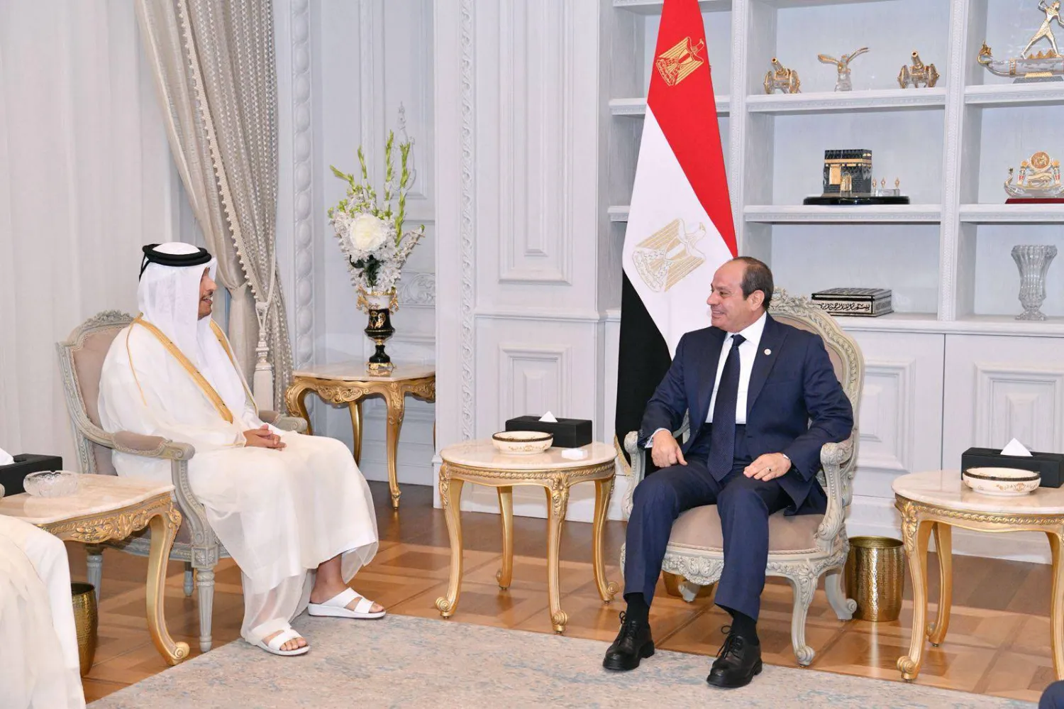 السيسي يستقبل محمد بن عبد الرحمن بن جاسم آل ثاني، رئيس مجلس الوزراء وزير الخارجية بدولة قطر (الرئاسة المصرية)