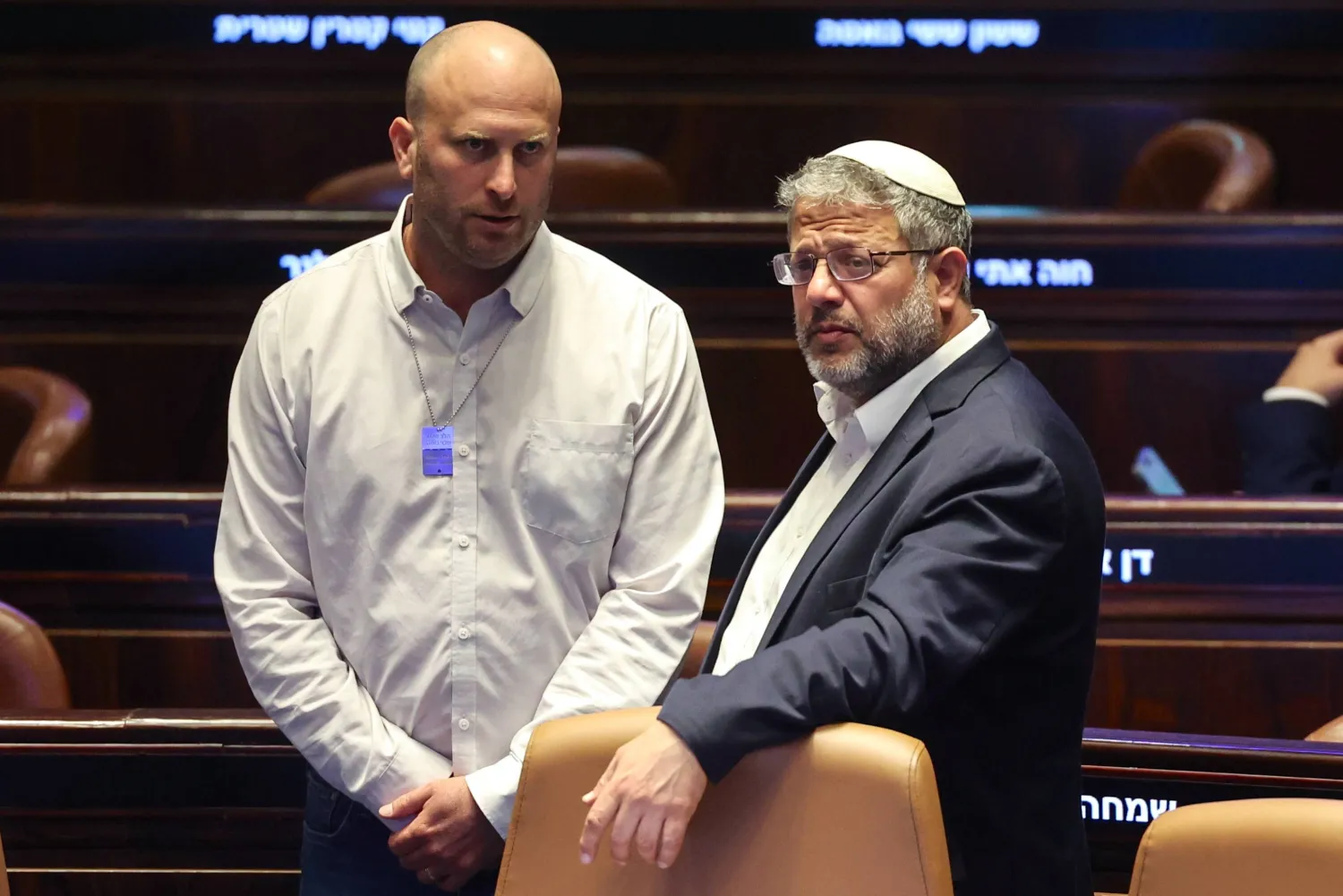 وزير الأمن الإسرائيلي إيتمار بن غفير (يمين) خلال جلسة الكنيست 23 يوليو 2025 (إ.ب.أ)