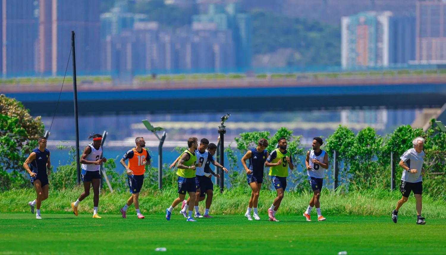 النصر خلال التدريبات ويبدو خيسوس في المقدمة ورونالدو في الاخير (نادي النصر)