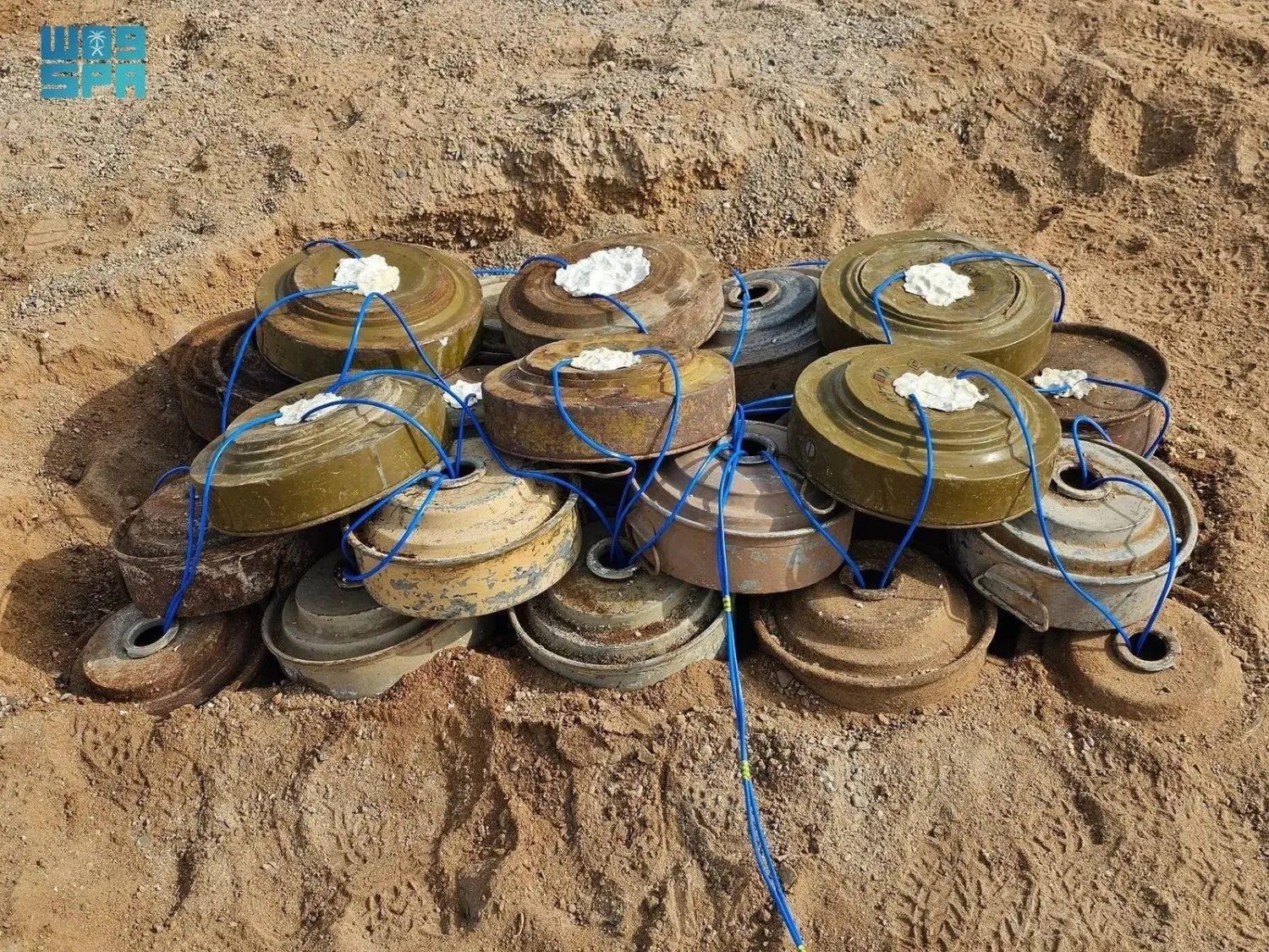 KSrelief’s Masam Project clears 915 explosives in Yemen last week. (SPA)