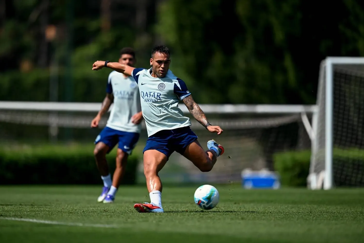 إنتر عانى من انهيار مساعيه الموسم الماضي للفوز بالثلاثية (نادي إنتر ميلان)