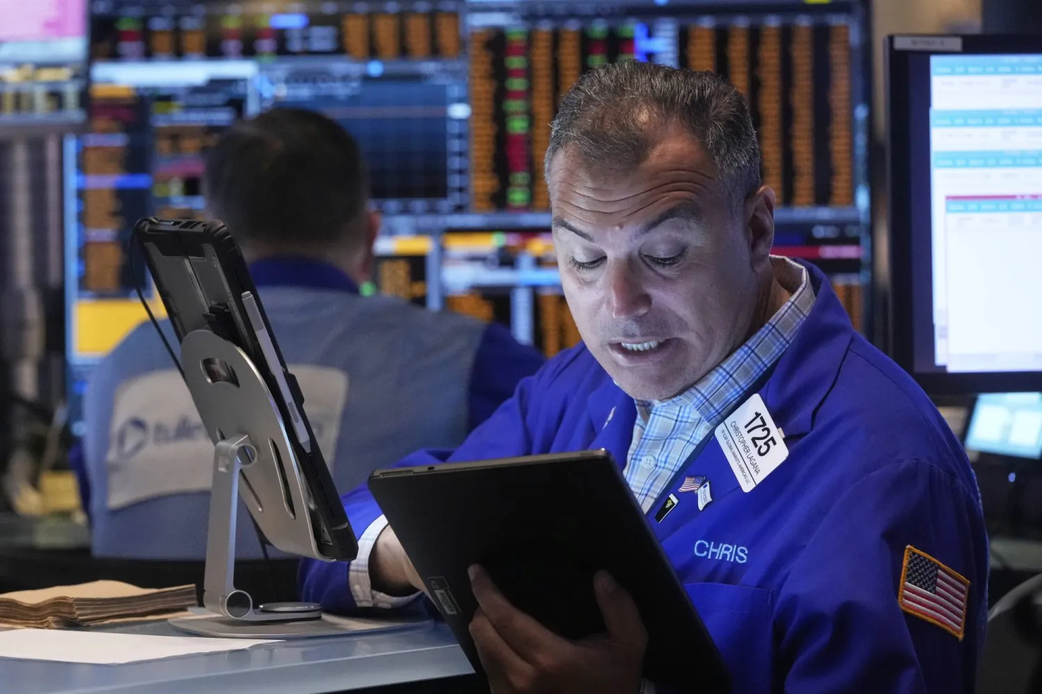 متداول يعمل في بورصة نيويورك (أ.ب) 