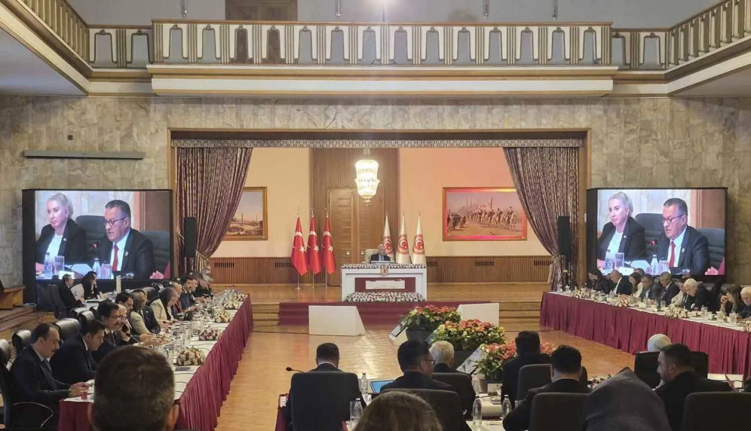 جانب من اجتماع اللجنة المعنية بمناقشة الأساس التشريعي لنزع أسلحة حزب «العمال الكردستاني» بالبرلمان التركي (موقع البرلمان)