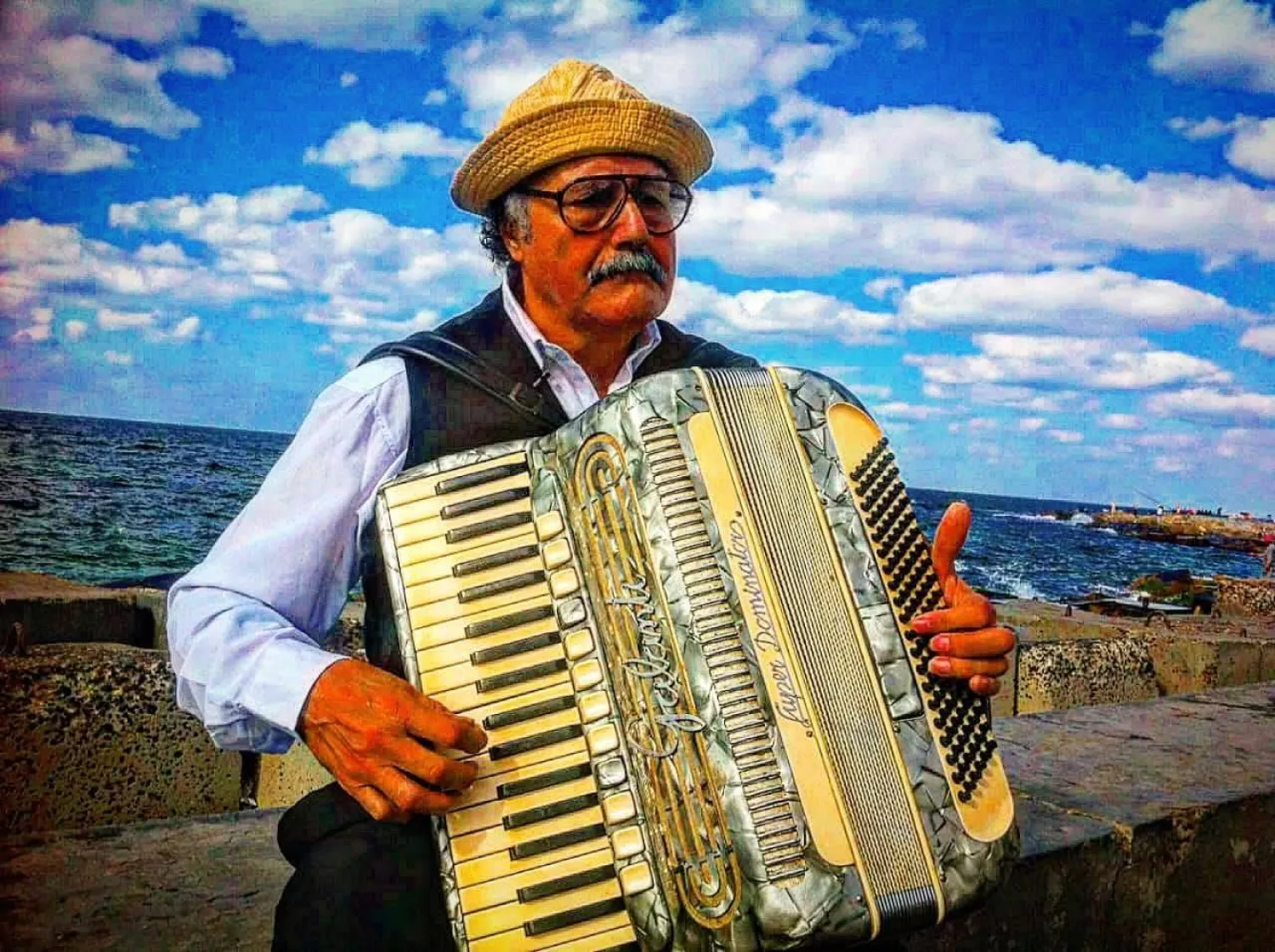 عمل فوتوغرافي ضمن المعرض للفنان أحمد راضي (الشرق الأوسط)