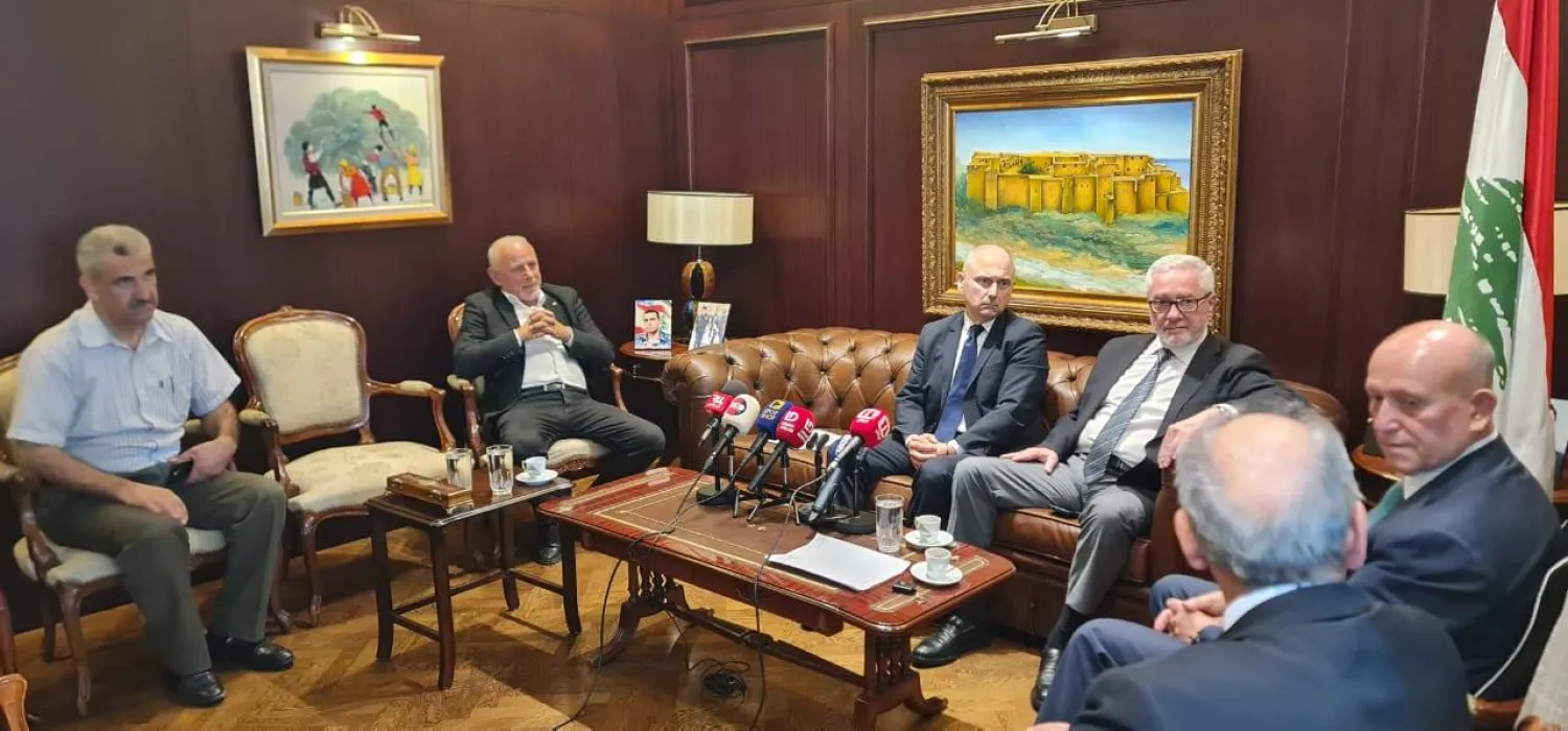 اجتماع لنواب وشخصيات سياسية للإعلان عن توجههم لتقديم شكوى ضد الأمين العام لـ«حزب الله» نعيم قاسم (وكالة الأنباء المركزية)