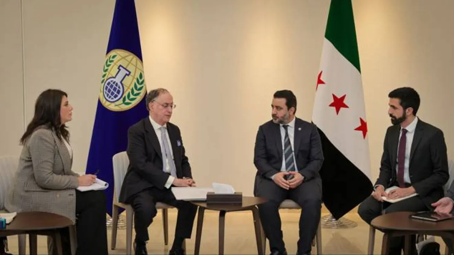 Suriye Dışişleri Bakanı Esad Hasan eş-Şeybani, şubat ayında Kimyasal Silahların Yasaklanması Örgütü'nden bir heyeti kabul etti. İbrahim Alabi, görüşme sırasında Şeybani’nin yanında yer aldı. (SANA)