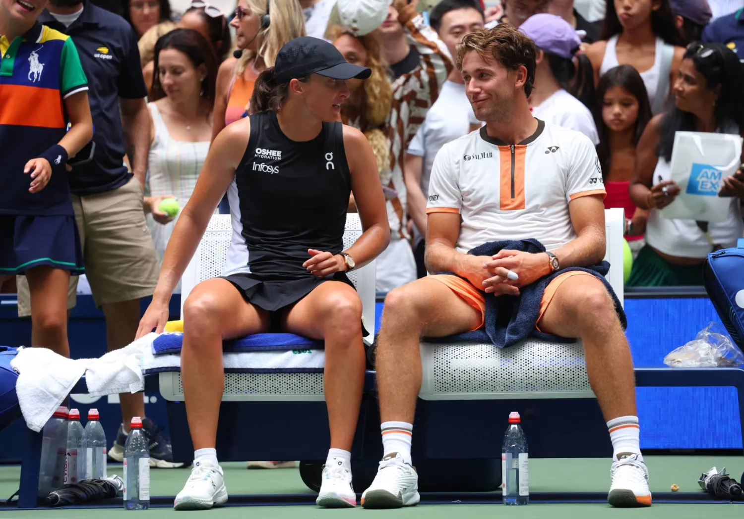  النجمة البولندية إيغا شفيونتيك وشريكها النرويجي كاسبر رود (رويترز)