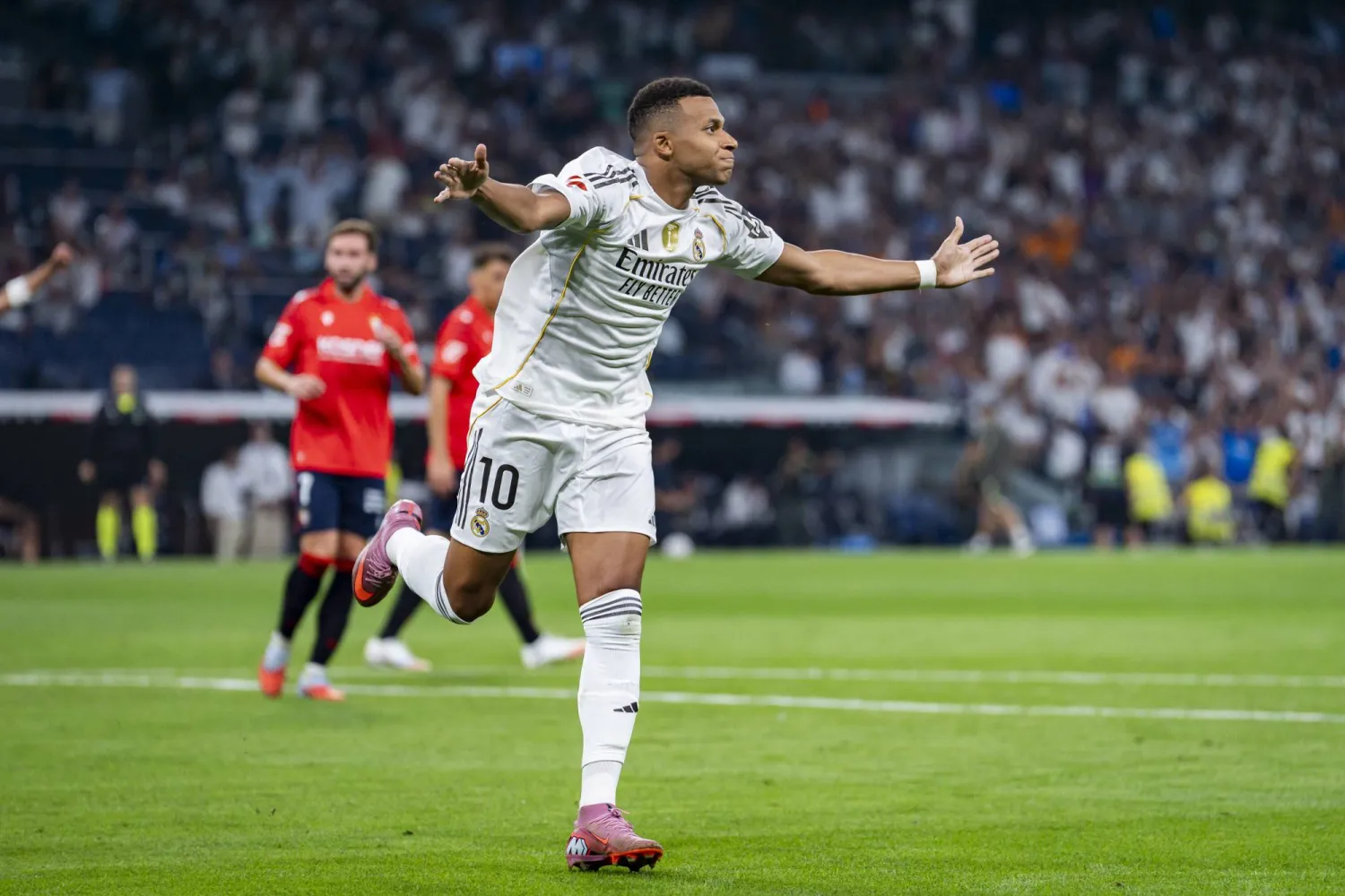 19 August 2025, Spain, Madrid: Real Madrid's Kylian Mbappe celebrates scoring his side's first goal during the Spanish Primera Division soccer match between Real Madrid CF and CA Osasuna at Estadio Santiago Bernabeu. Photo: Alberto Gardin/ZUMA Press Wire/dpa