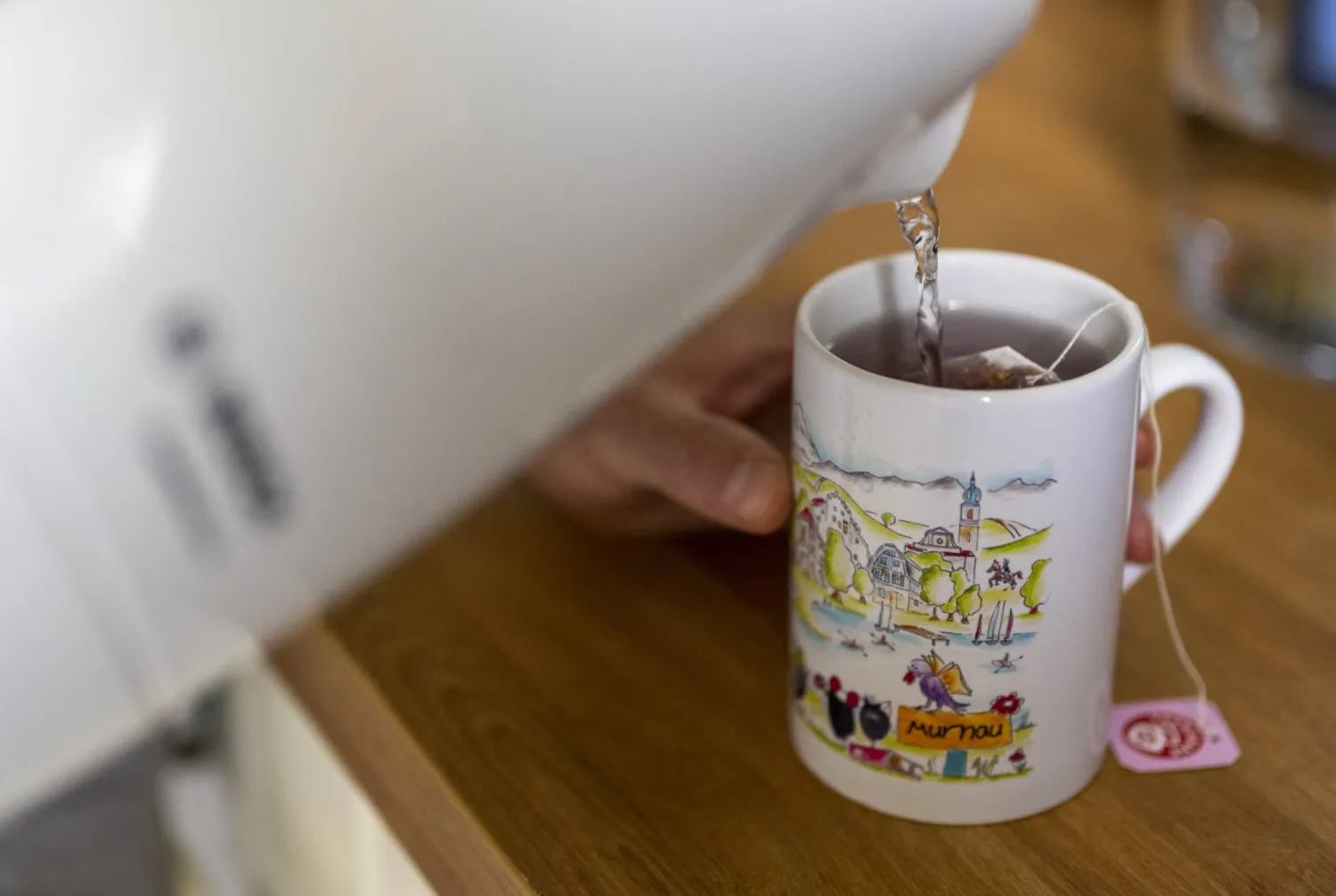 إعداد كوب من الشاي (د.ب.أ)