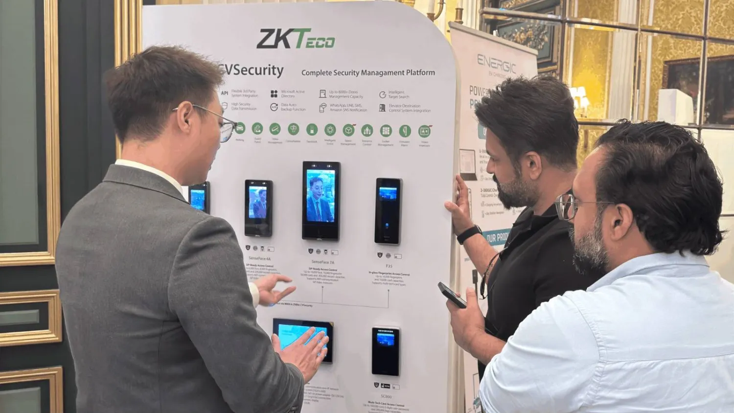 جناح «زي كي تيكو» في أحد المؤتمرات بالسعودية (موقع الشركة الإلكتروني)