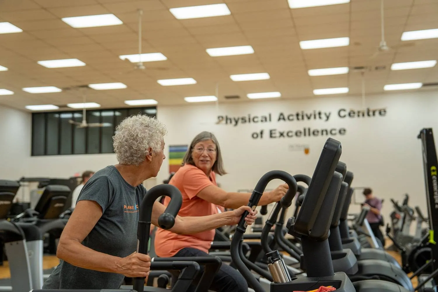 التمارين الجماعية تكافح التراجع البدني لدى المُسنين (جامعة ماكماستر)