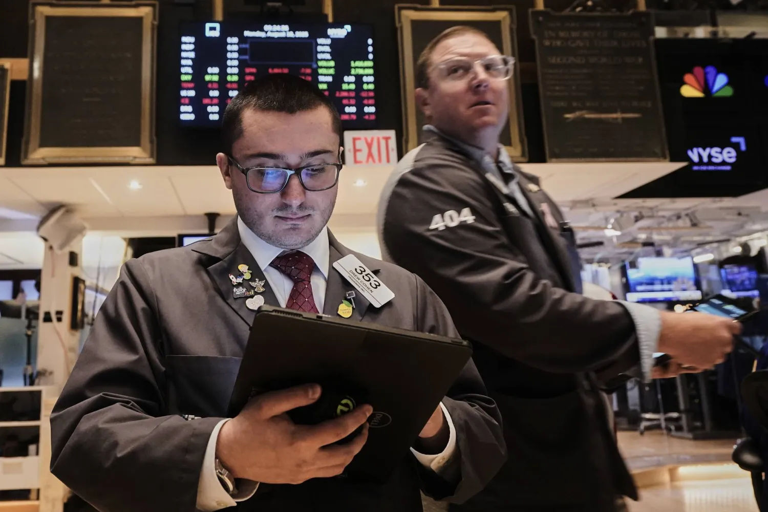 متداولون يعملون في بورصة نيويورك (أ.ب)