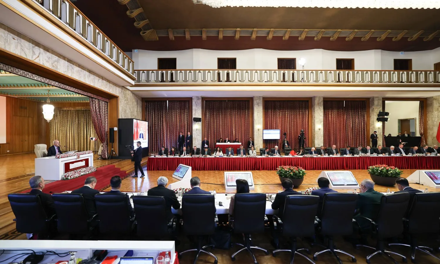 جانب من الاجتماع الخامس للجنة البرلمانية برئاسة نعمان كورتولموش (موقع البرلمان التركي)