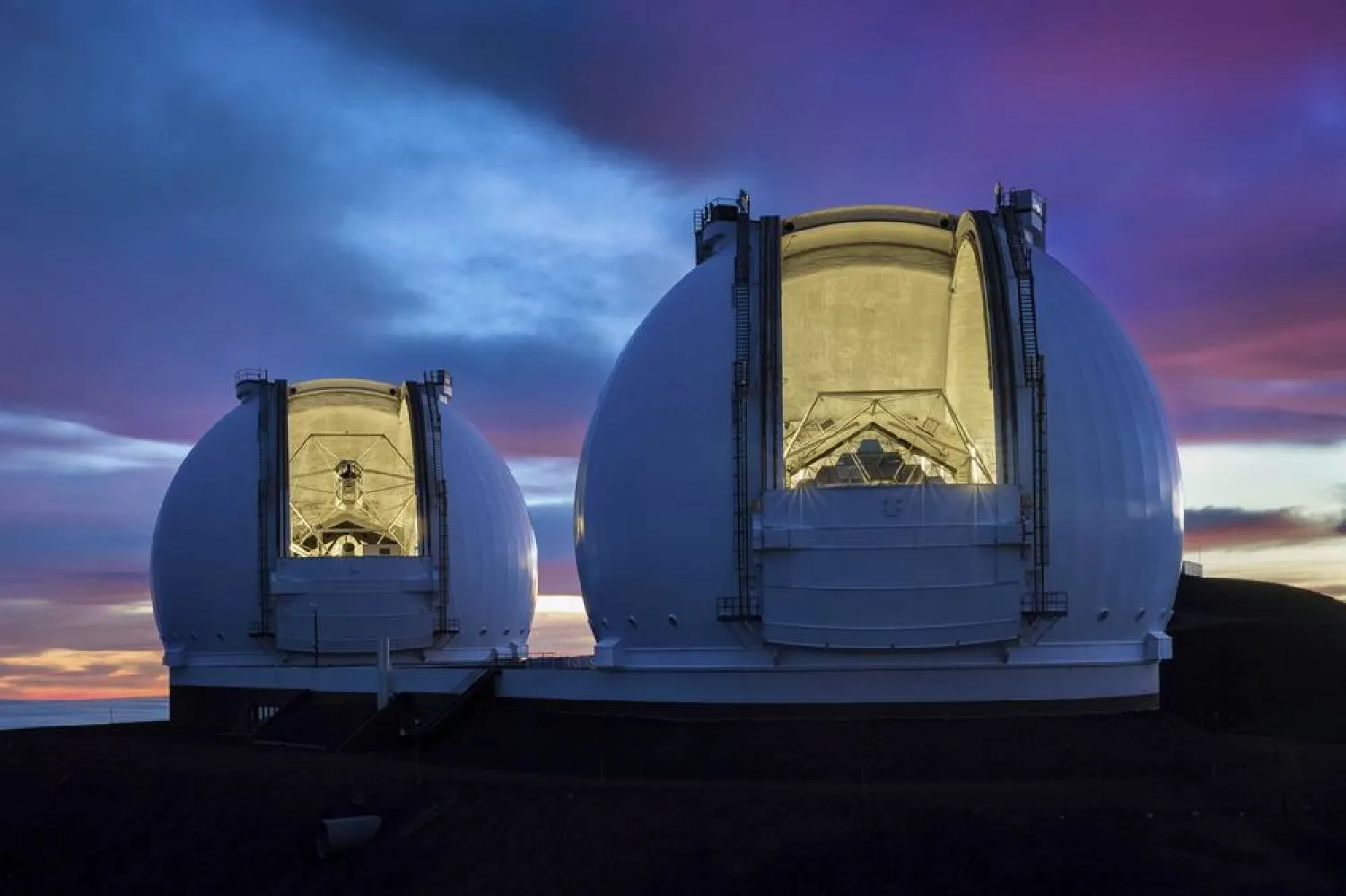 This 2012 image provided by W.M. Keck Observatory shows the W.M. Keck Observatory in Hawaii, whose telescopes were used to spot the insides of a dying star. (Ethan Tweedie/W. M. Keck Observatory via AP) 