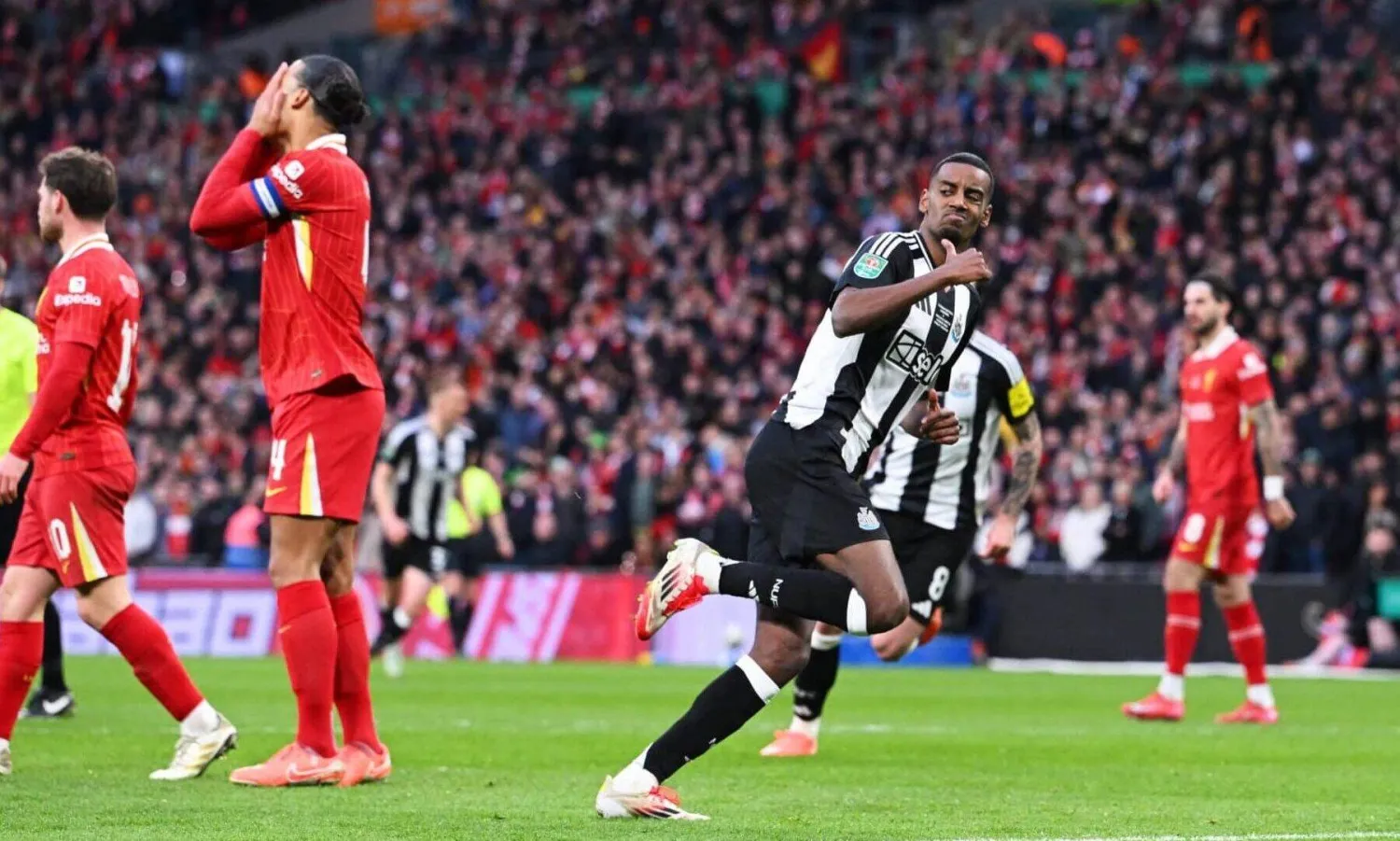 ماذا سيحدث إذا لم تُبرم صفقة رحيل إيزاك إلى ليفربول بحلول الموعد النهائي في الأول من سبتمبر (غيتي)