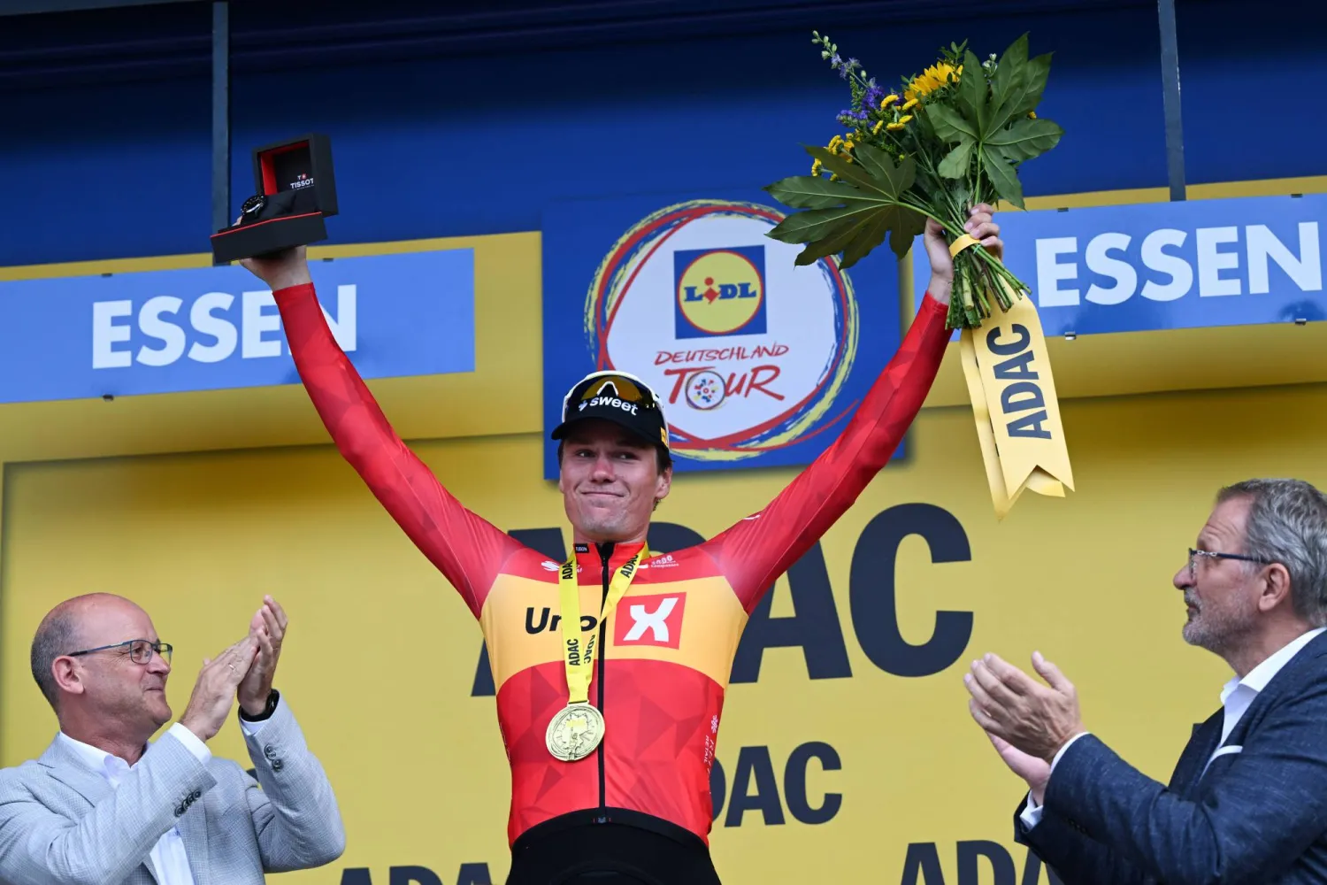 فيرينشولد على منصة التتويج (د.ب.أ)
