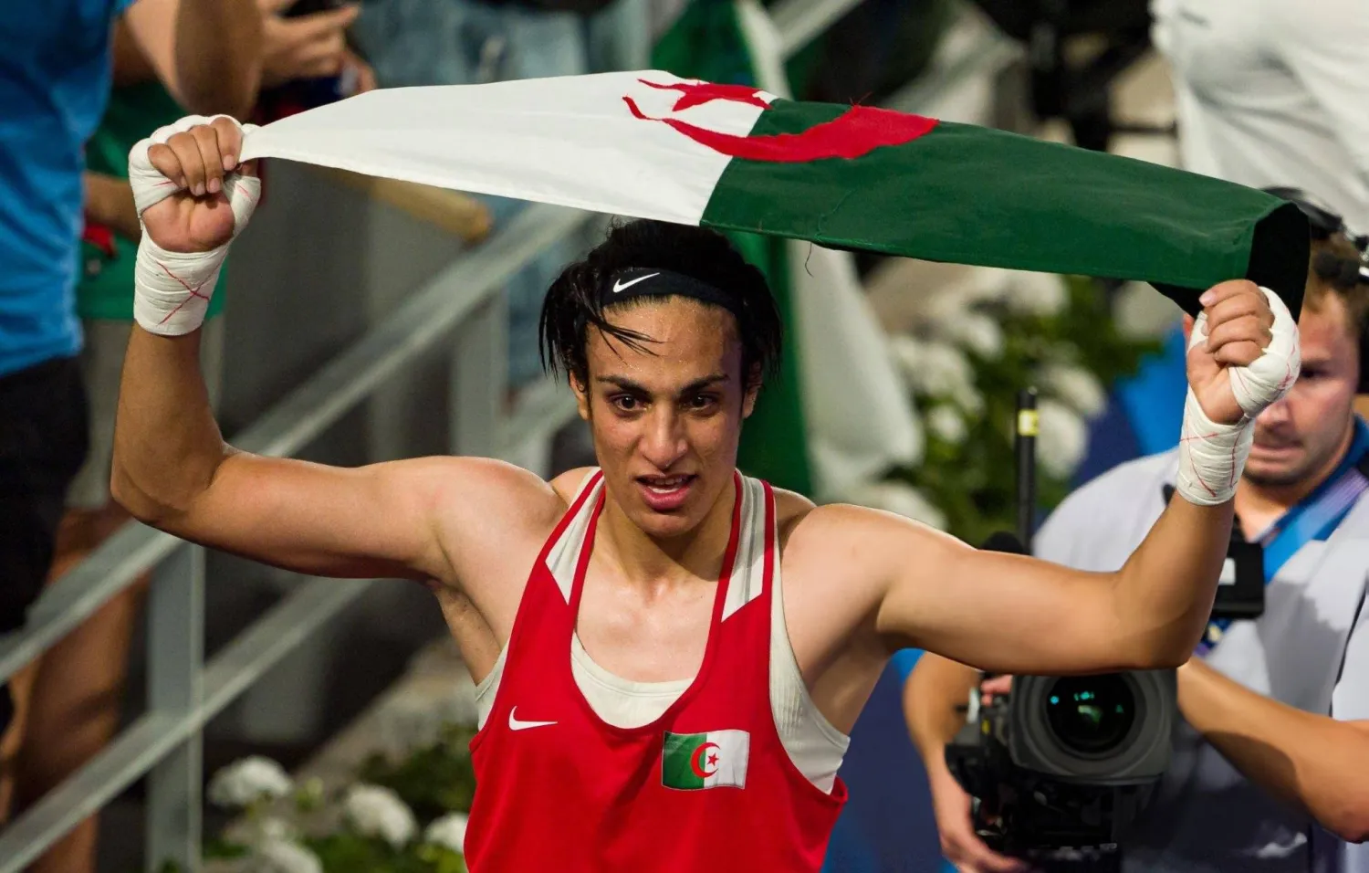 خليف قالت إنها ما زالت ملتزمة بالدفاع عن ألوان علم بلادها (الشرق الأوسط)