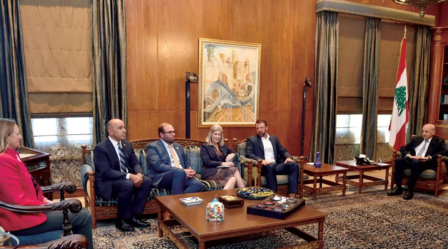  بري مستقبلاً عضو مجلس الشيوخ الأميركي السيناتور مارك واين مولين ووفداً نيابياً من الحزبين «الجمهوري» و«الديمقراطي» (رئاسة البرلمان)