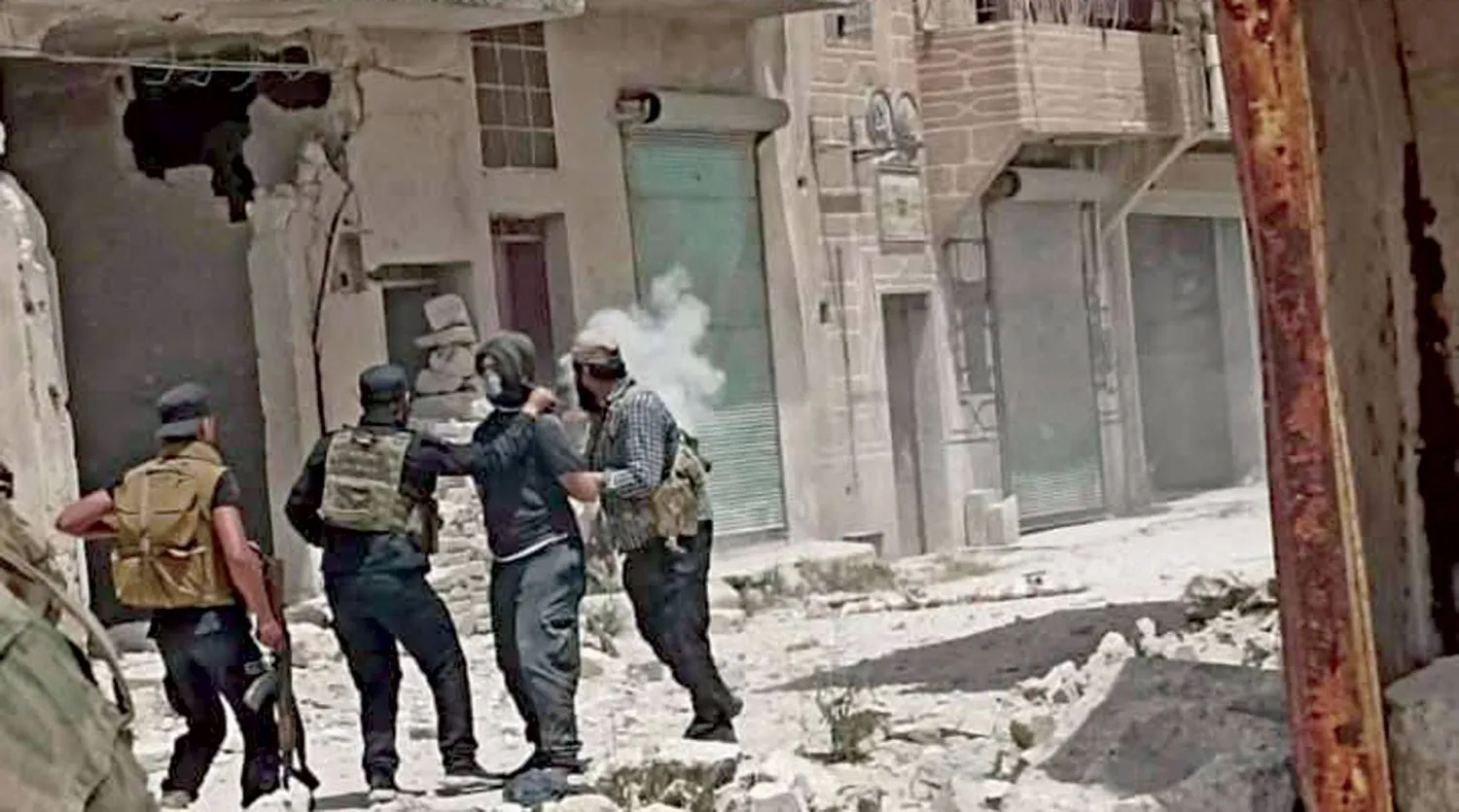 صورة متداولة لعملية الأمن العام في حلب ضد خلية لتنظيم «داعش»... (أرشيفية - فيسبوك)