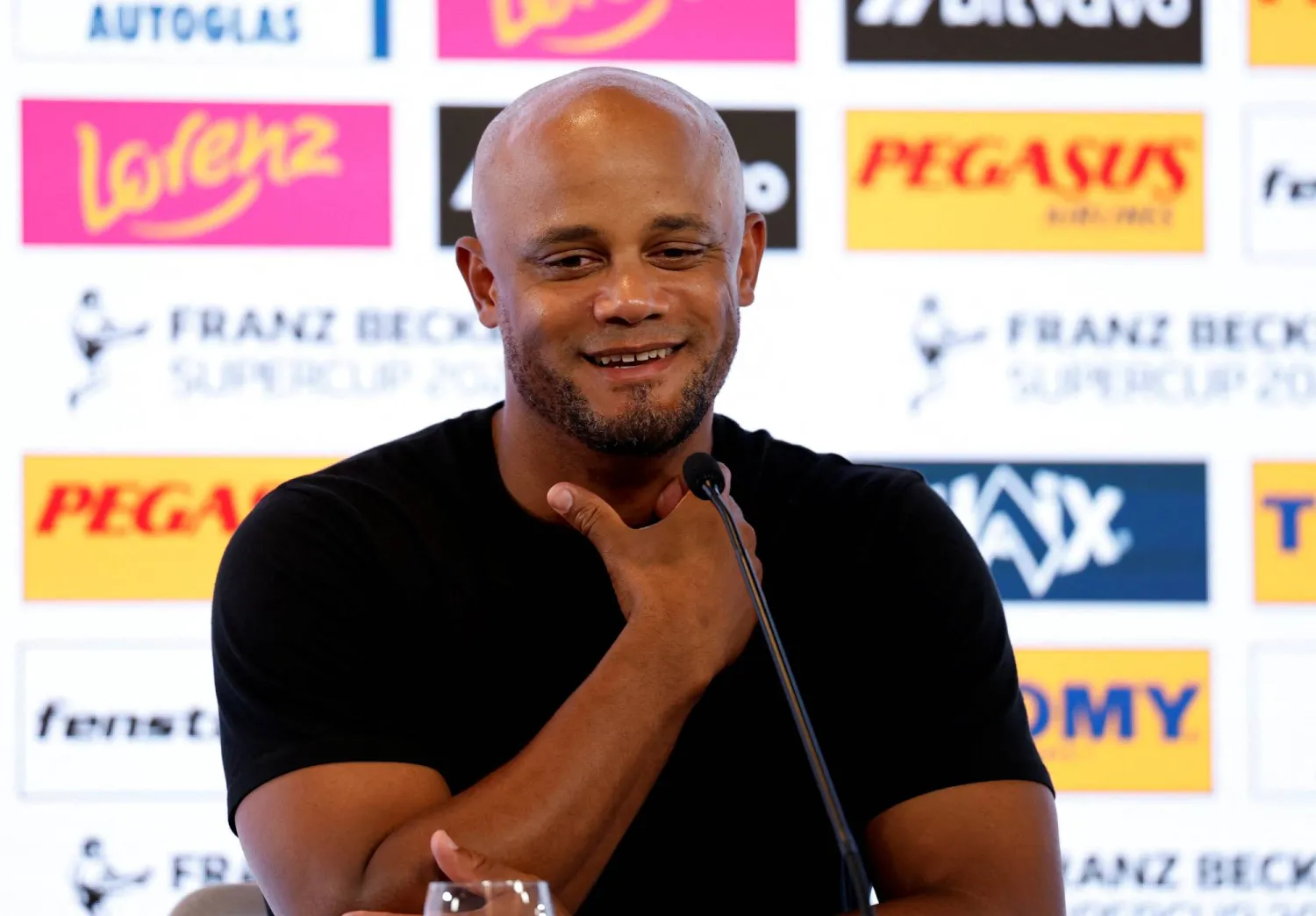 Soccer Football - Franz Beckenbauer Supercup 2025 - VFB Stuttgart v Bayern Munich - MHPArena, Stuttgart, Germany - August 16, 2025 Bayern Munich coach Vincent Kompany during a press conference after winning the Franz Beckenbauer Supercup 2025 REUTERS/Heiko Becker