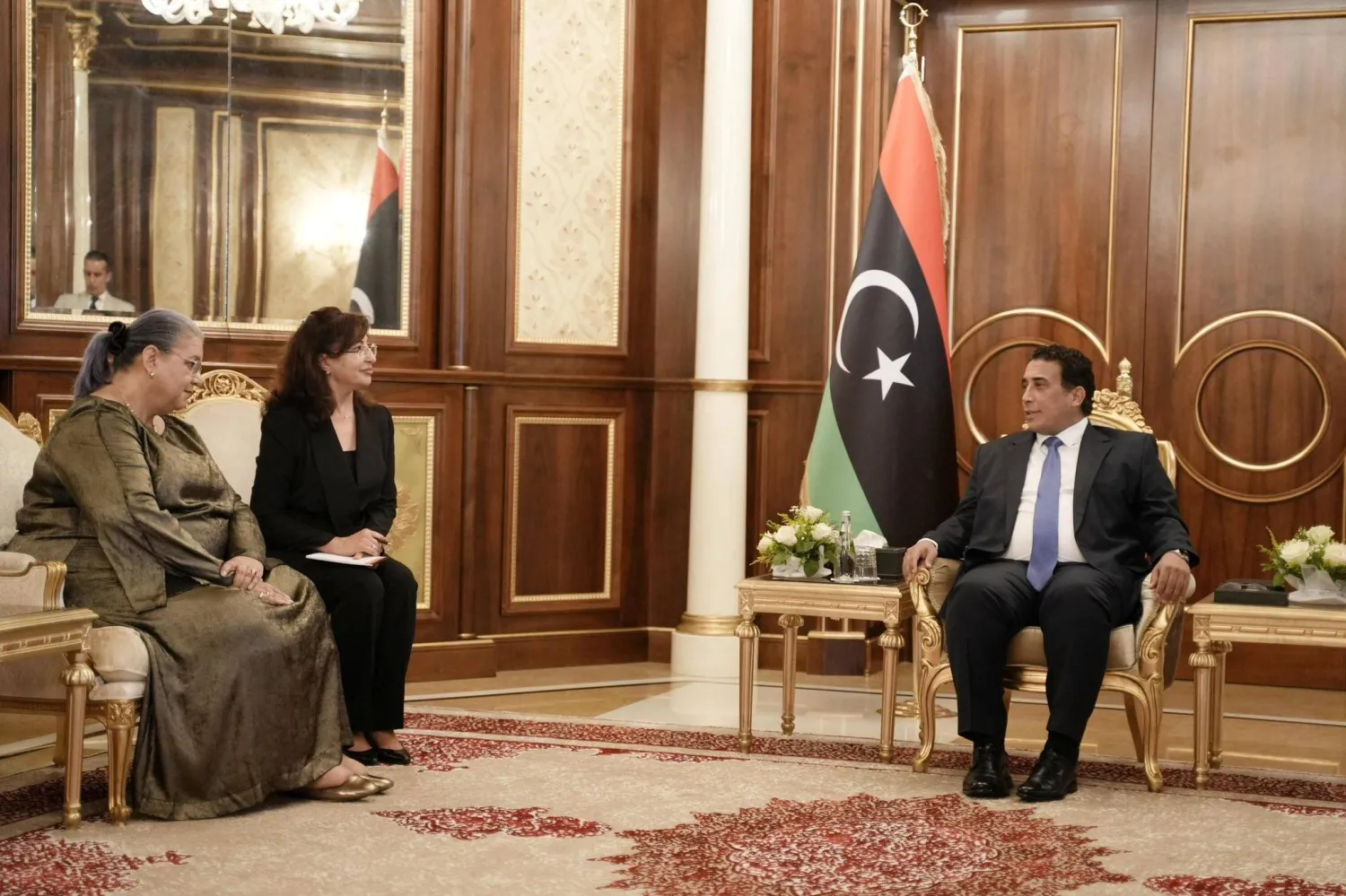 المنفي مستقبلاً هانا تيتيه في مكتبه بالعاصمة طرابلس 18 أغسطس (البعثة الأممية)