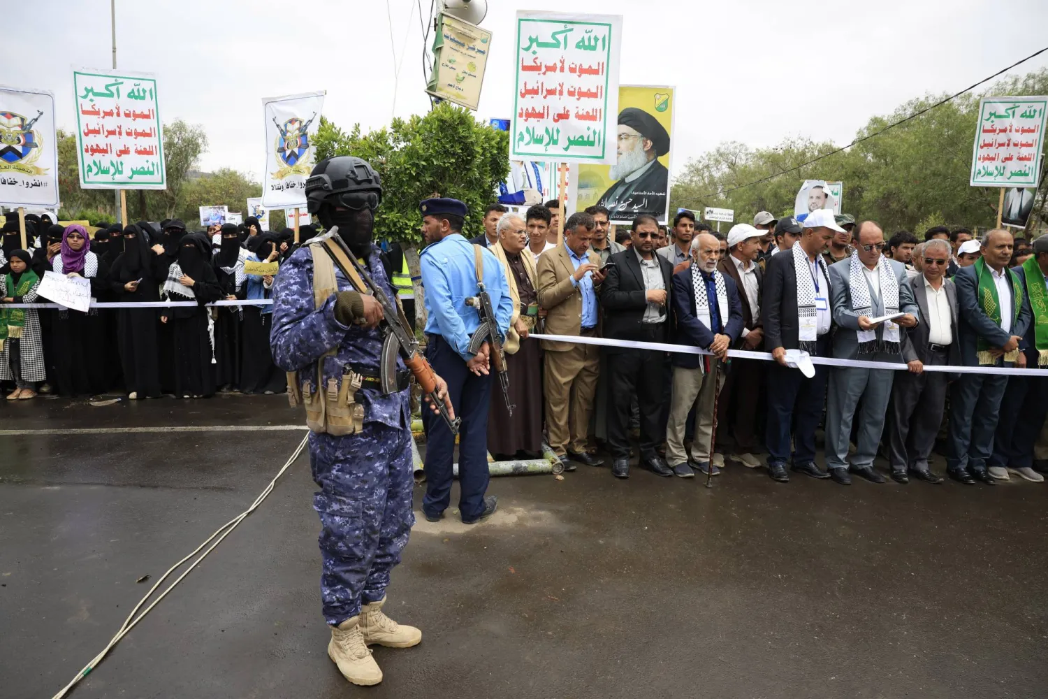 الحوثيون يستخدمون قبضتهم الأمنية لإرهاب المكونات السياسية والقبلية في مناطق سيطرتهم (إ.ب.أ)