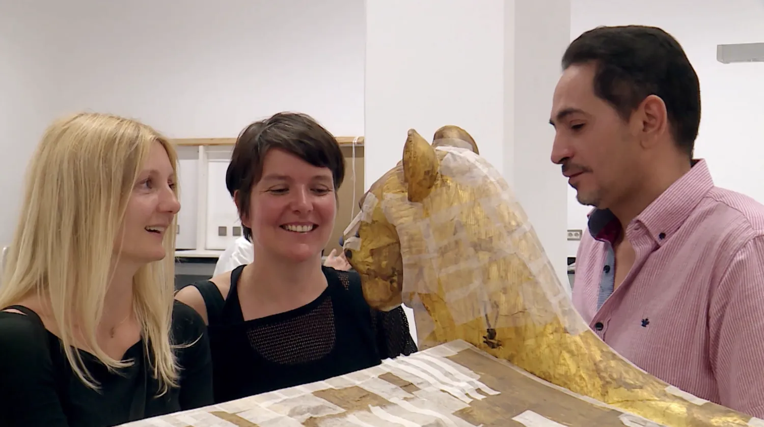 تانيا زولنر وخبراء مركز الترميم الخاص بالمتحف المصري الكبير (أتيلييه بروكنر)