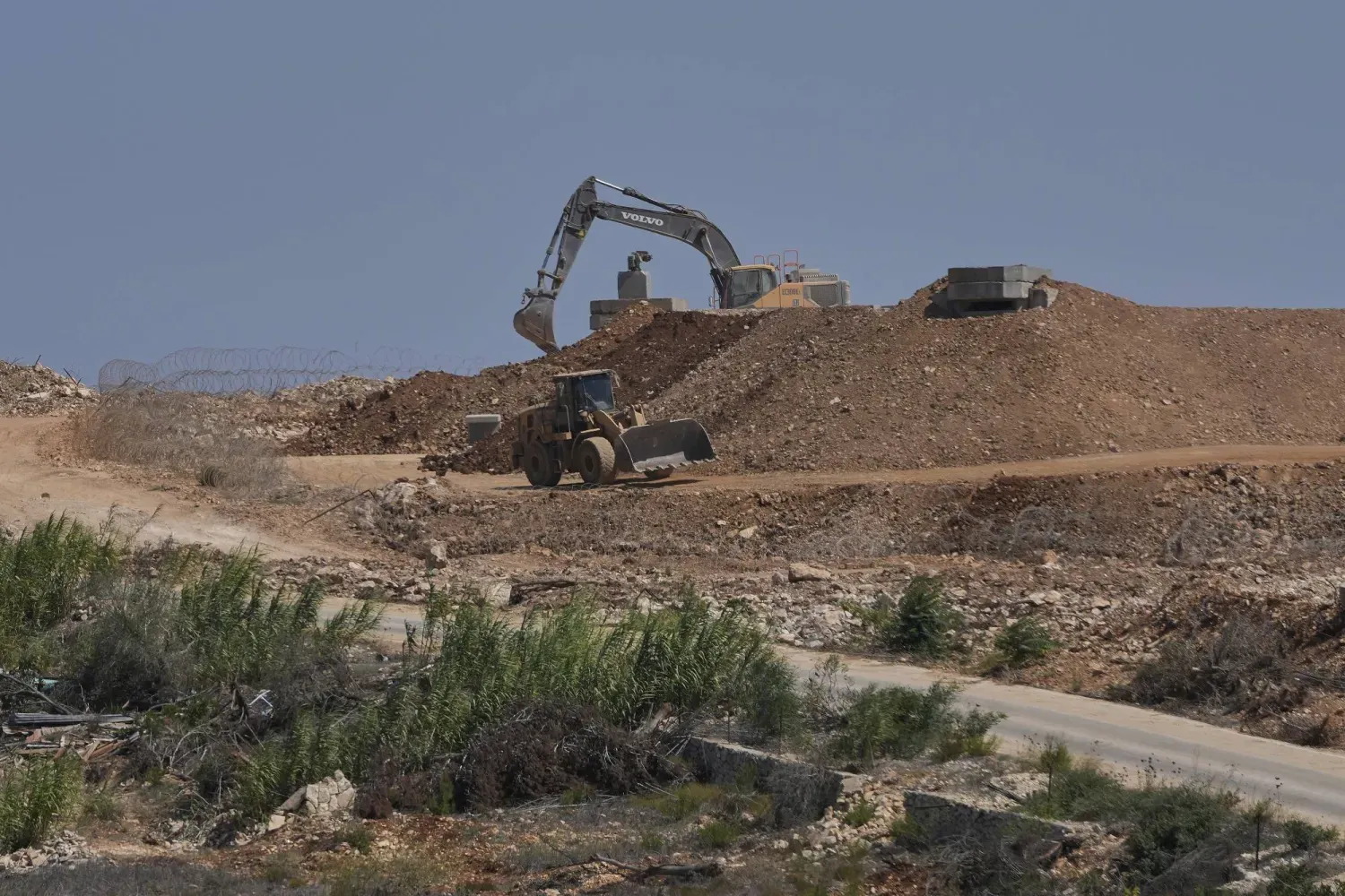 Washington, Lübnan hükümetinin Hizbullah'ı silahsızlandırma kararının ardından İsrail'e Lübnan'a yönelik saldırılarını azaltma çağrısında bulundu (AP)