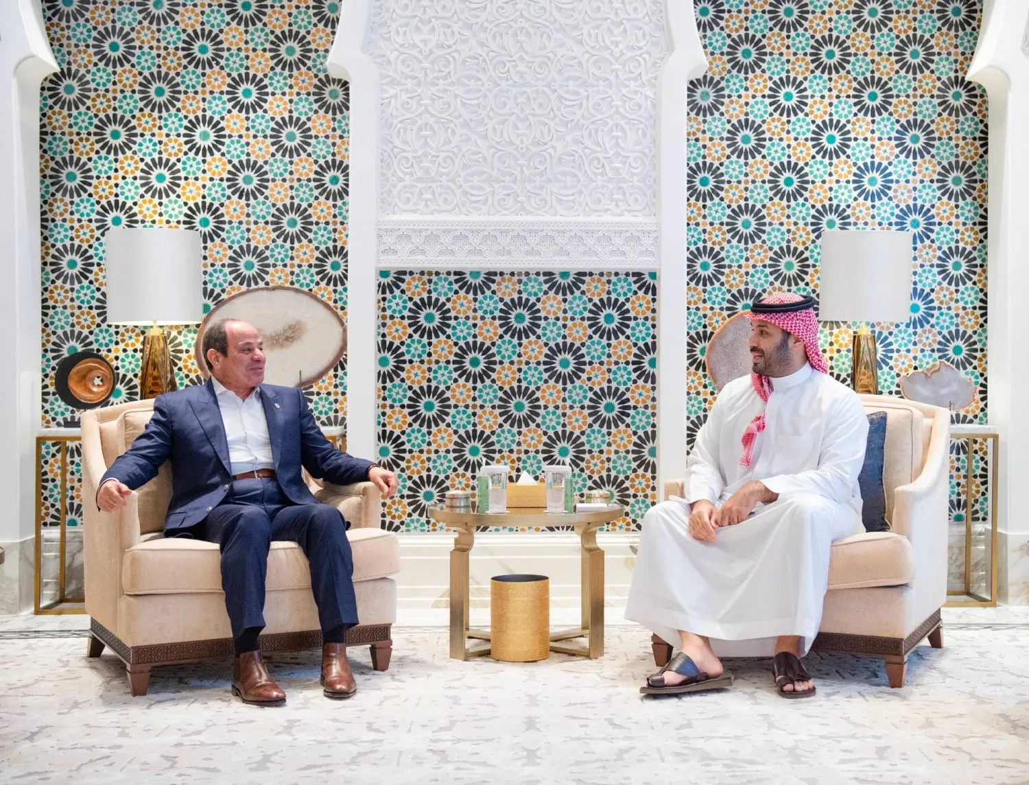 Prens Muhammed bin Selman, dün NEOM Sarayı'nda Cumhurbaşkanı Abdülfettah es-Sisi'yi kabul etti (SPA)