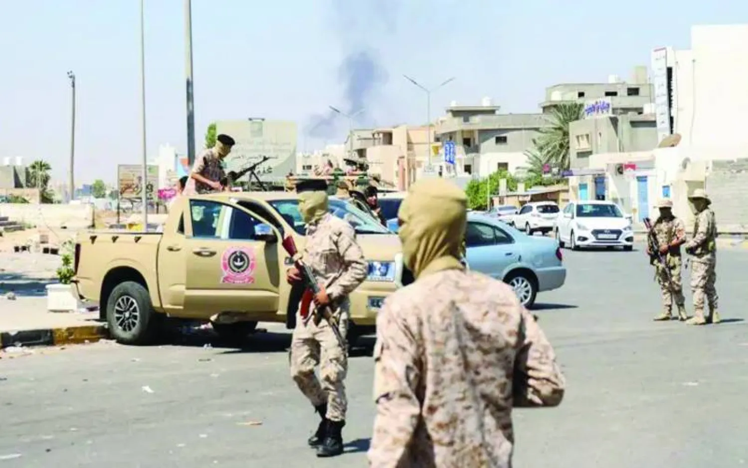 عناصر مسلحة في العاصمة طرابلس (رويترز)