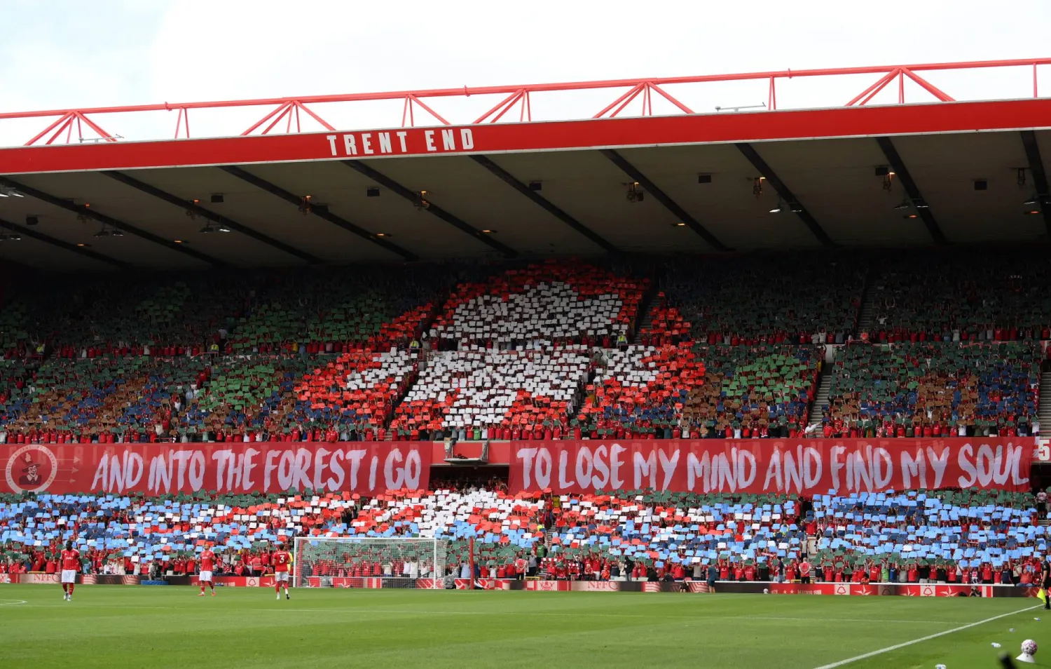 Soccer Football - Premier League - Nottingham Forest v Brentford - The City Ground, Nottingham, Britain - August 17, 2025 Nottingham Forest fans makes a display in the stands before the match REUTERS/Jaimi Joy