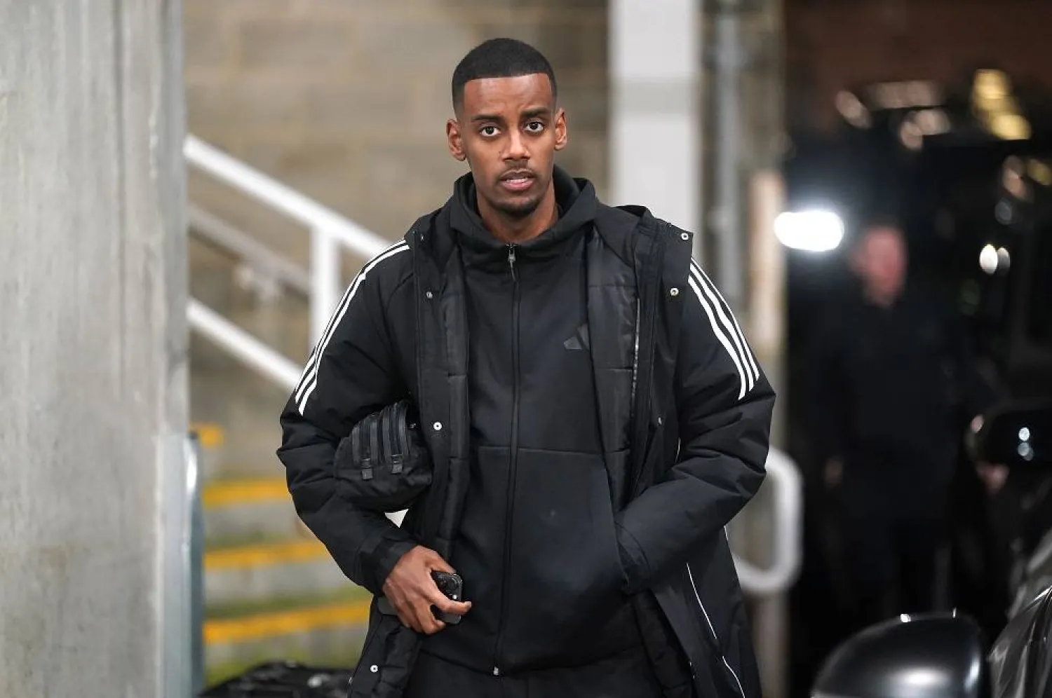 05 February 2025, United Kingdom, Newcastle Upon Tyne: Newcastle United's Alexander Isak arrives ahead of the England Carabao Cup Semi-Final second leg soccer match at St. James' Park. (dpa)