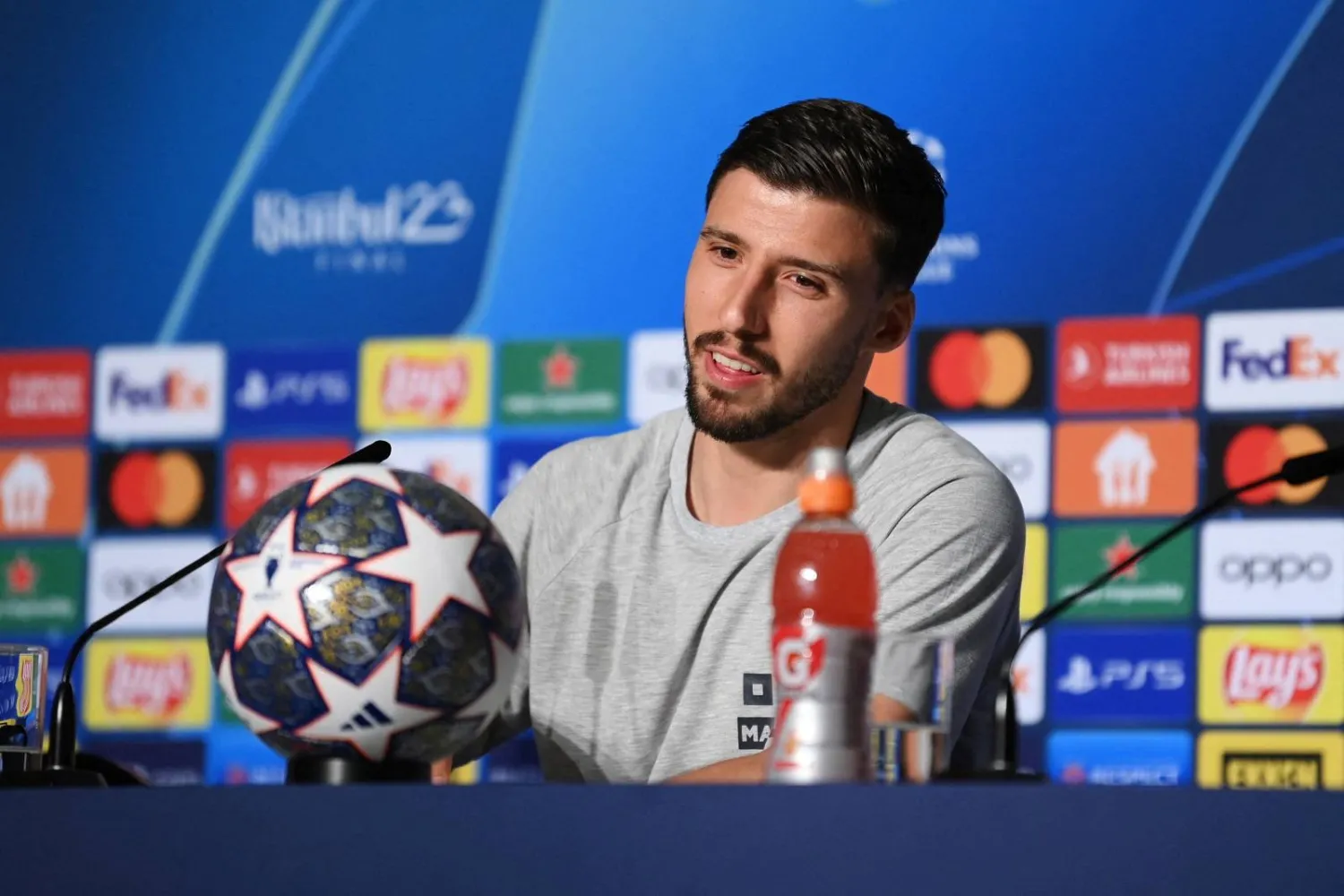 المدافع البرتغالي روبن دياز (رويترز)