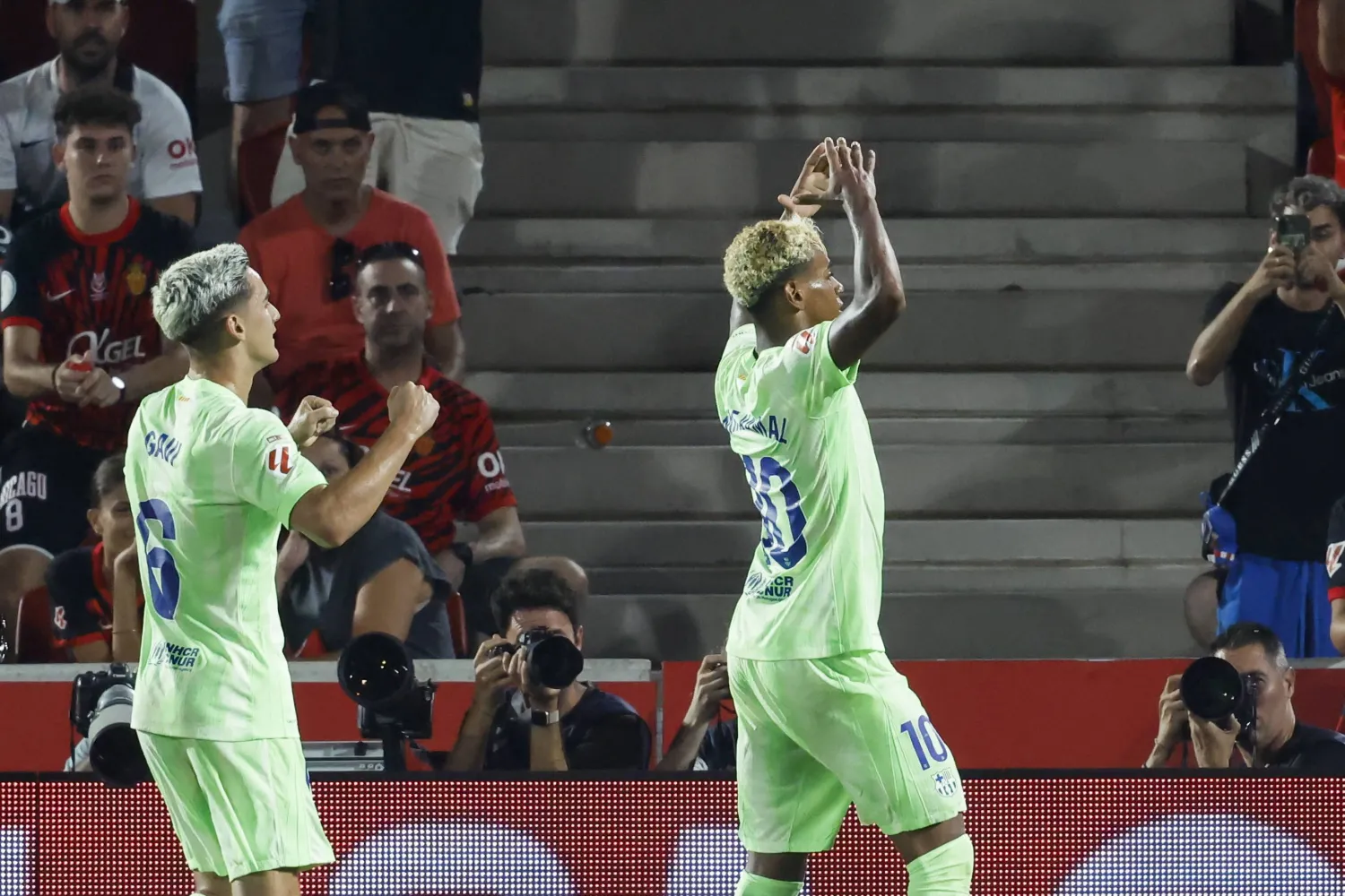 لامين يامال جناح نادي برشلونة (إ.ب.أ)