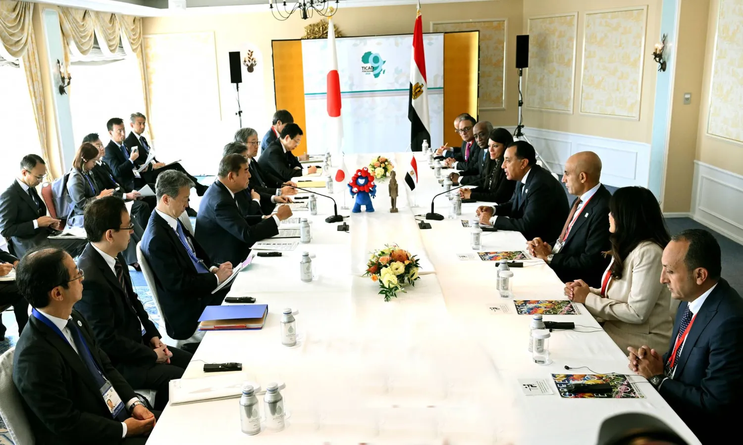 جانب من محادثات رئيس الوزراء المصري مع نظيره الياباني (مجلس الوزراء المصري)