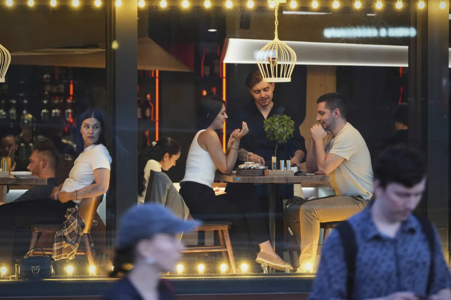 غياب المايونيز يُشعل النار في مقهى إسباني