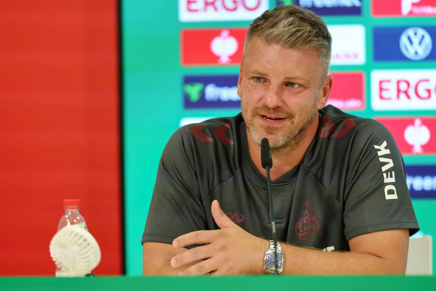 لوكاس كواسنيوك المدير الفني لفريق كولن (د.ب.أ)