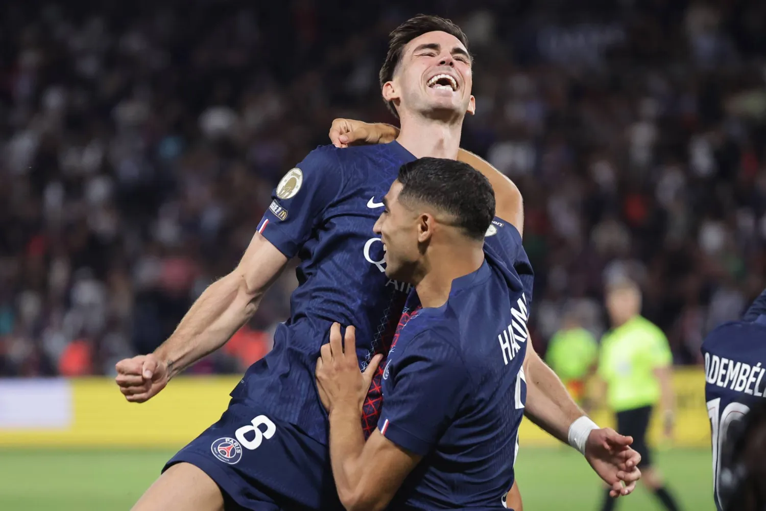 رويس محتفلا بهدفه مع حكيمي (إ.ب.أ)