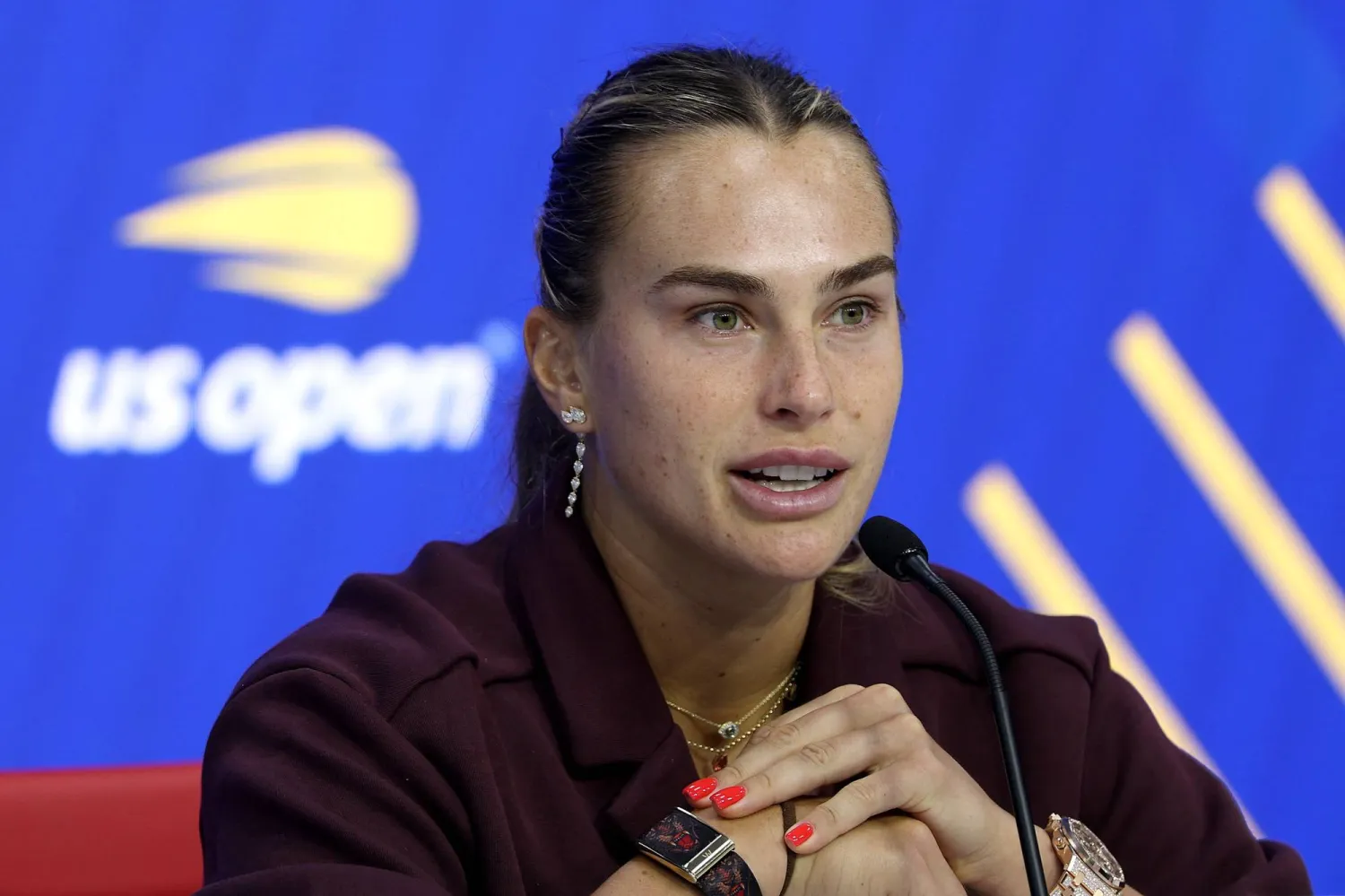 سابالينكا خلال حديثها للصحفيين (أ.ف.ب)