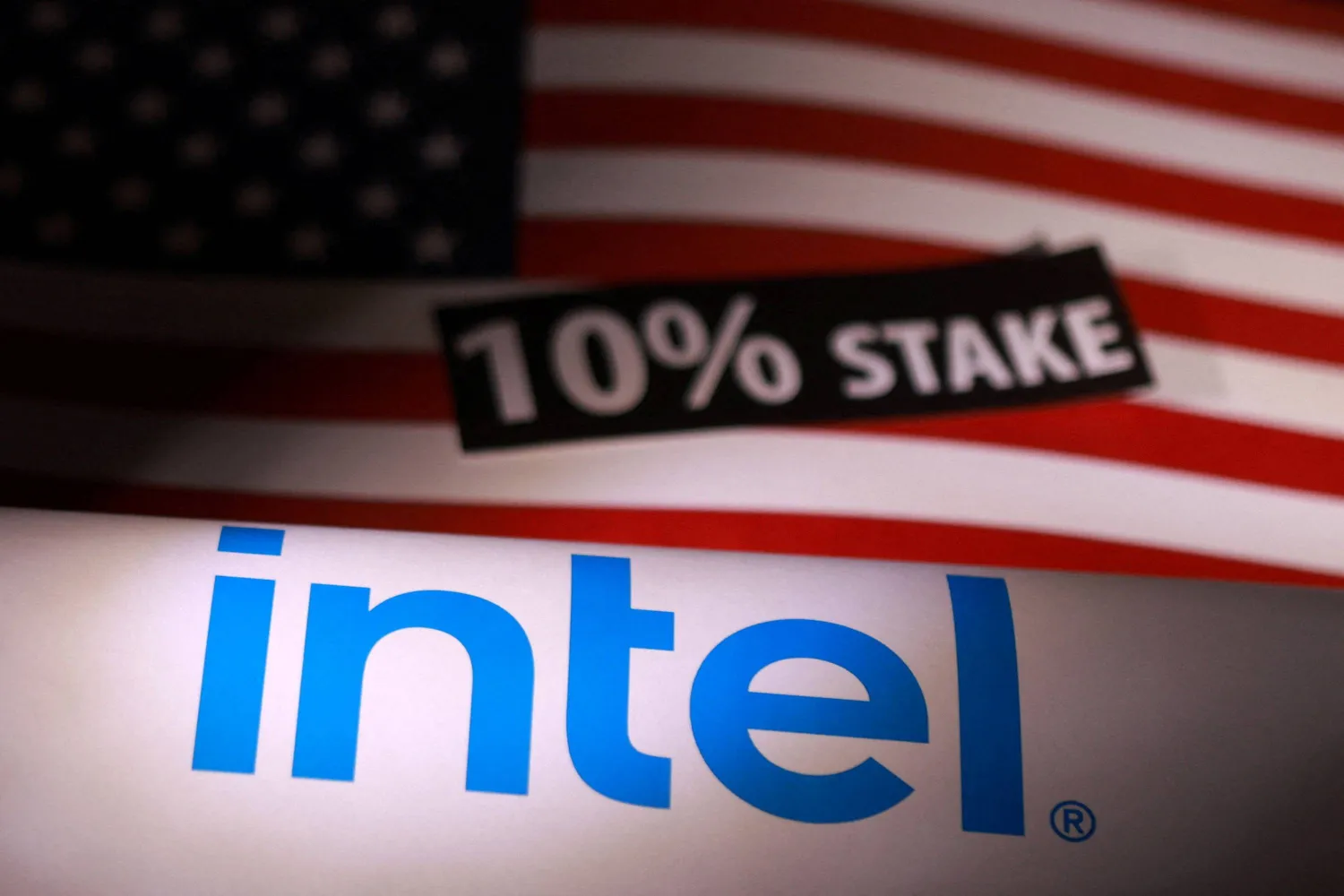 قال ترمب إن الصفقة نتجت عن اجتماع عقده الأسبوع الماضي مع الرئيس التنفيذي لشركة إنتل (رويترز)