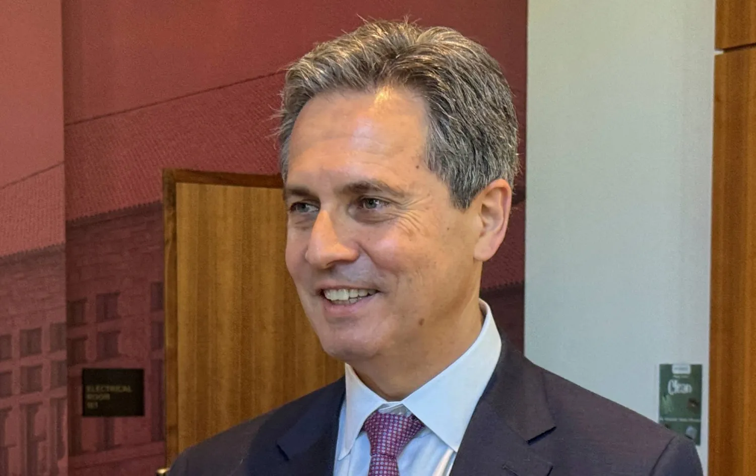 رئيس «الاحتياطي الفيدرالي» في سانت لويس، ألبرتو موسالم خلال فعالية في مايو (رويترز)