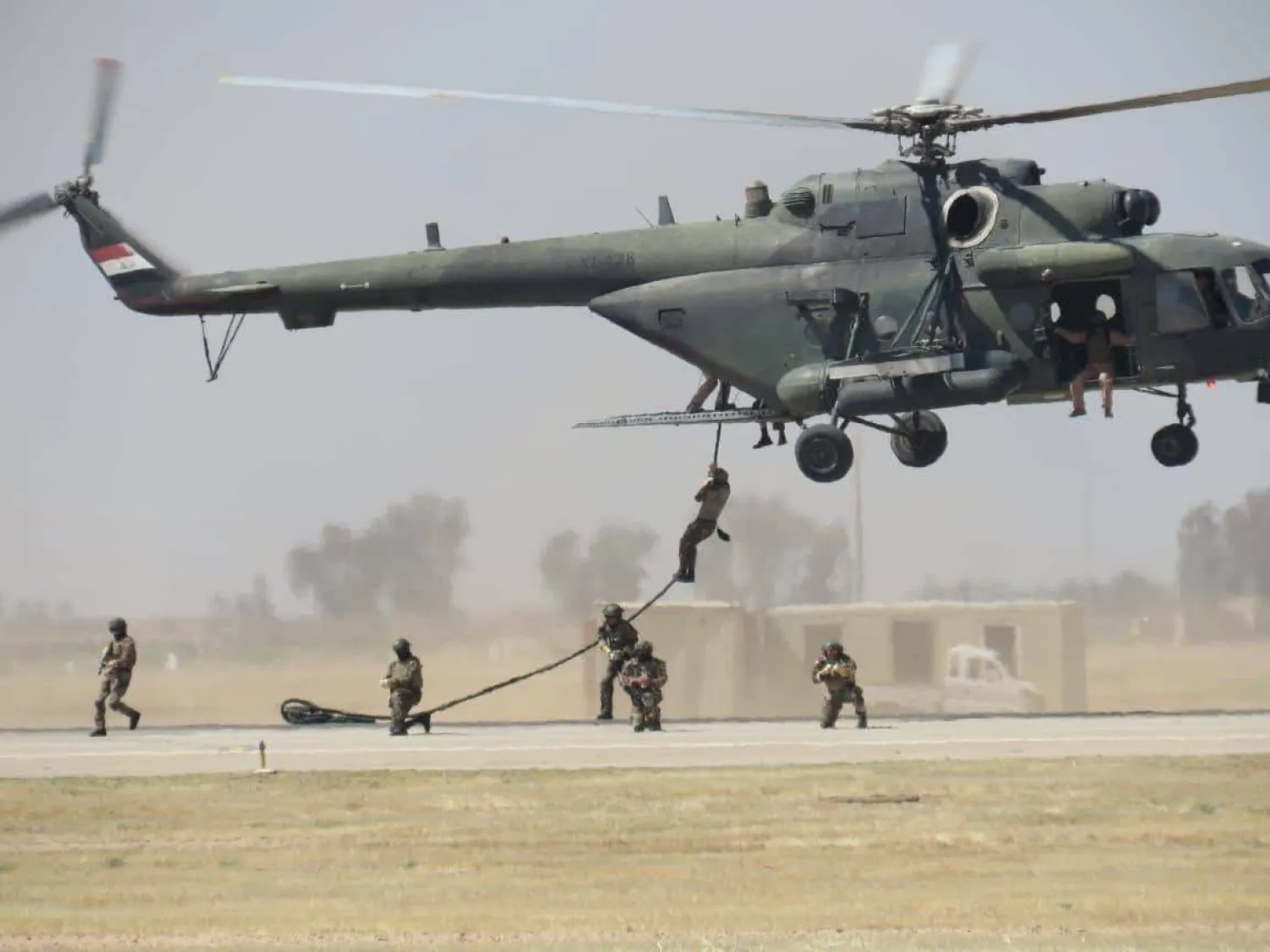 الجيش العراقي كثف عملياته ضد «داعش» وقتل قياديين في التنظيم (وزارة الدفاع)