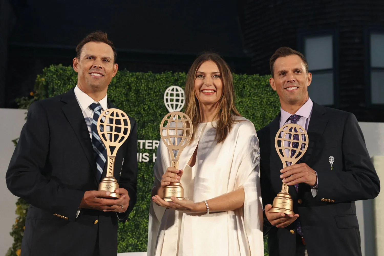 Five-time singles major champion Maria Sharapova poses with doubles team Bob and Mike Bryan of the US after they are inducted into the International Tennis Hall of Fame in Newport, Rhode Island, US, August 23, 2025.   REUTERS/Reba Saldanha