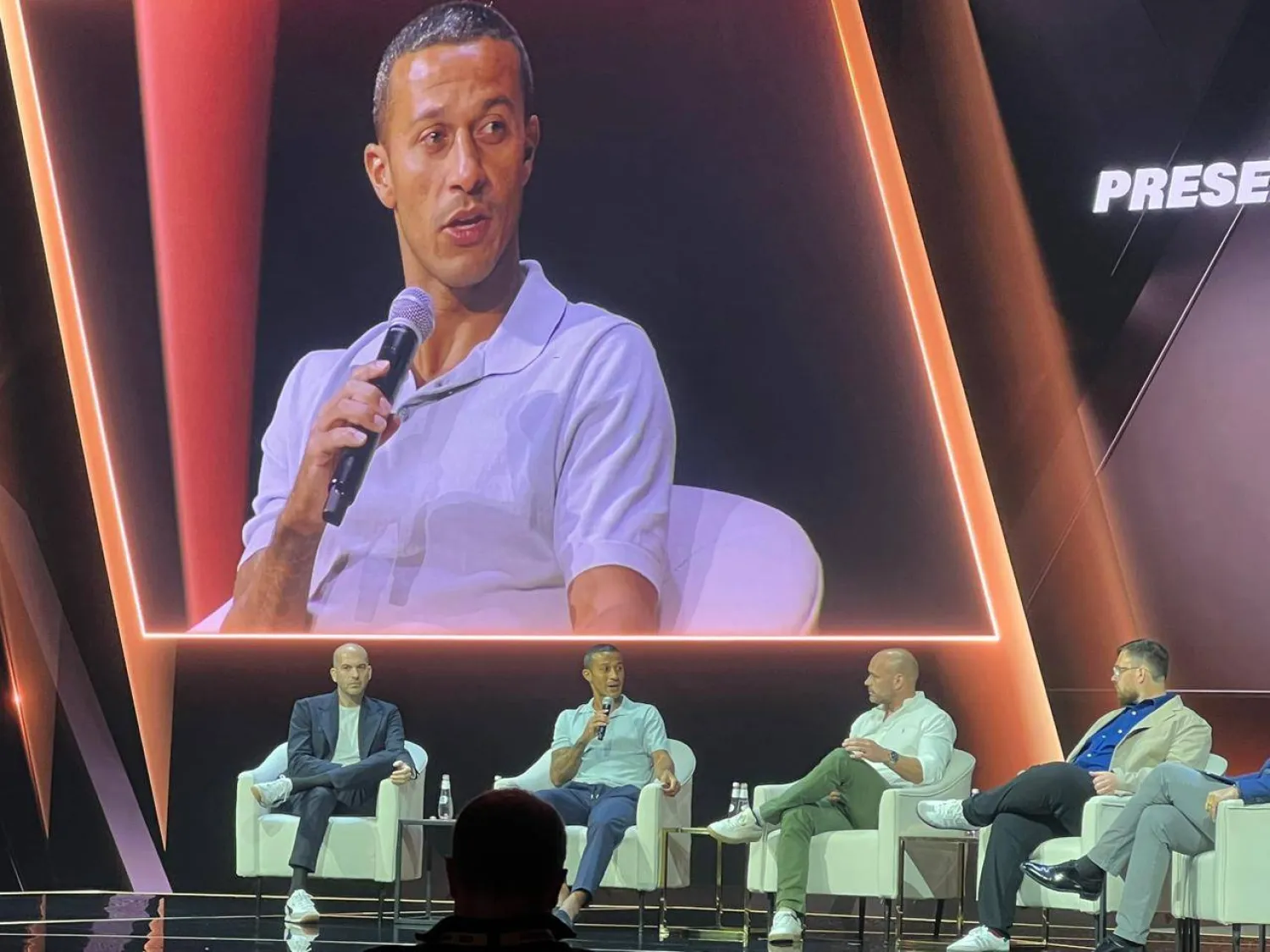 تياغو ألكانتارا نجم برشلونة يذكر أن مواجهة رونالدو وميسي تحتاج لفهم عميق للتقنية (الشرق الأوسط)